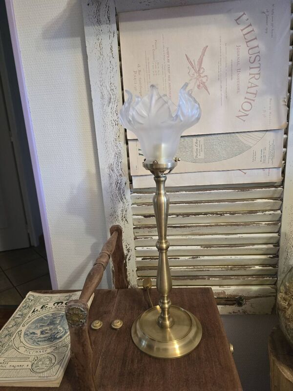Lampe pied en laiton et tulipe Art déco style griffe