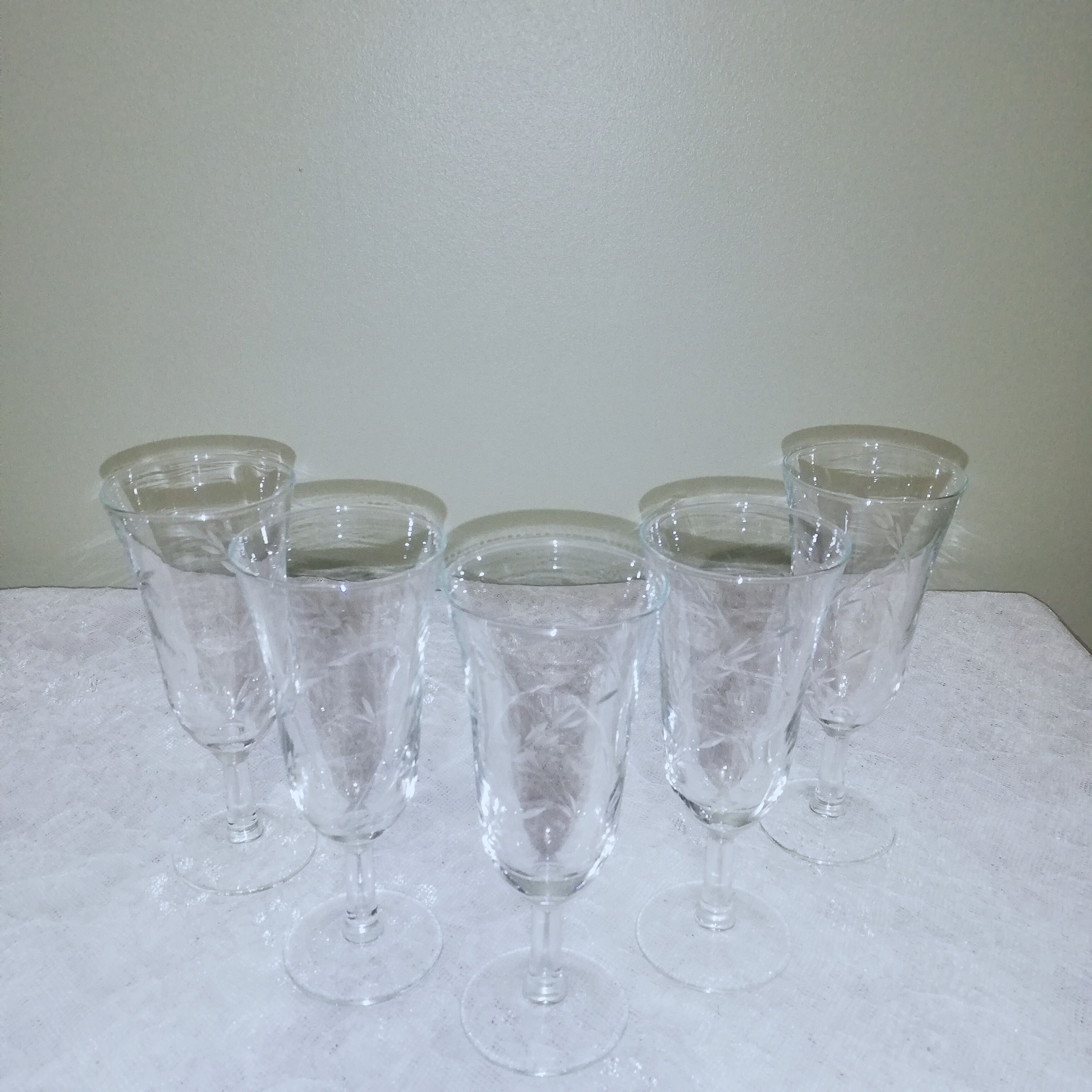 5 champagne flutes decorated with engraved ears