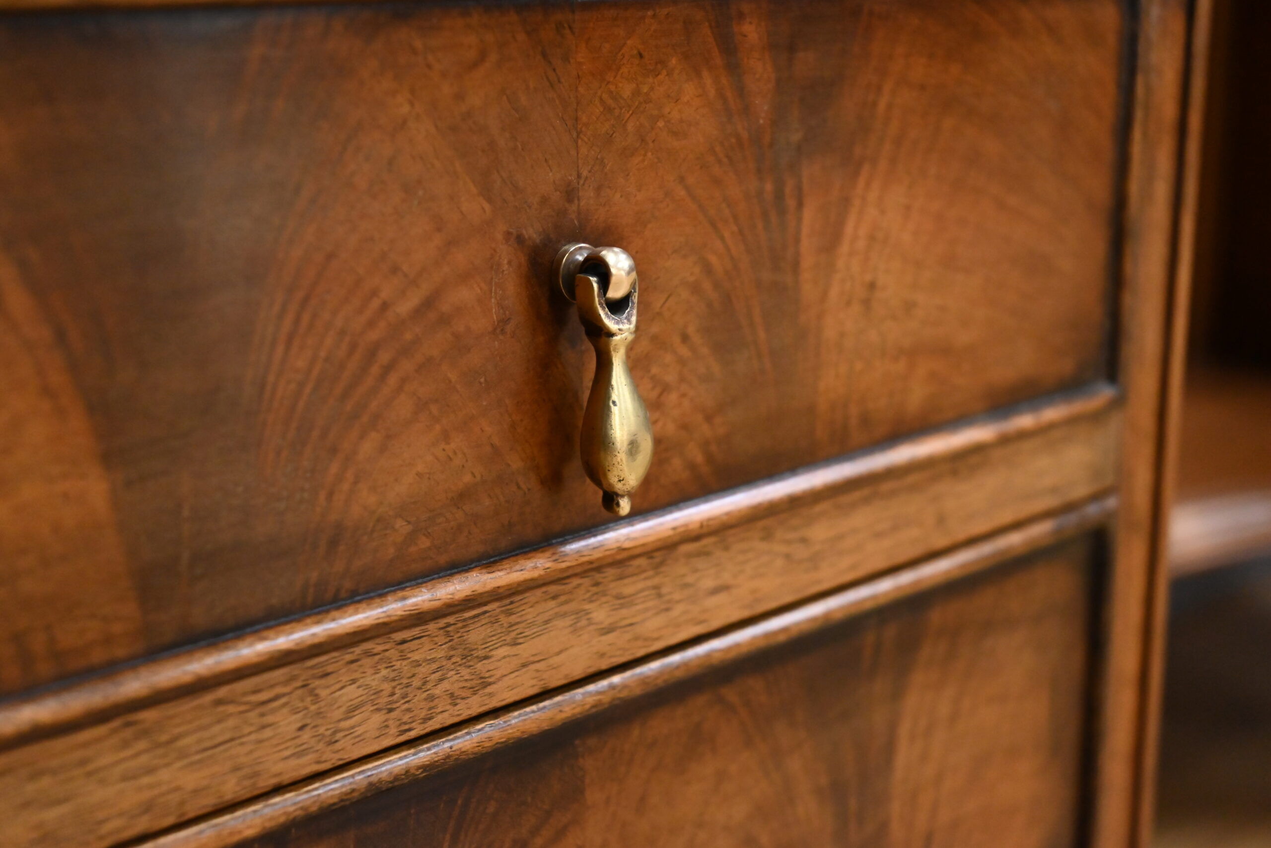 Walnut dressing table, Chippendale style, England – 1930