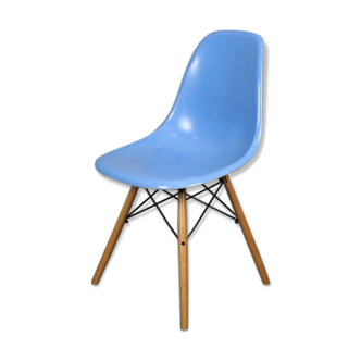 Blue chair dsw fiber Eames Herman Miller edition