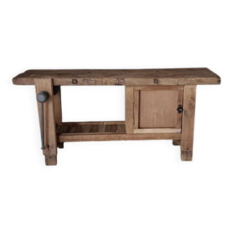 Carpenter's workbench