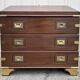 Commode scriban de marine bois laiton vintage et sa chaise