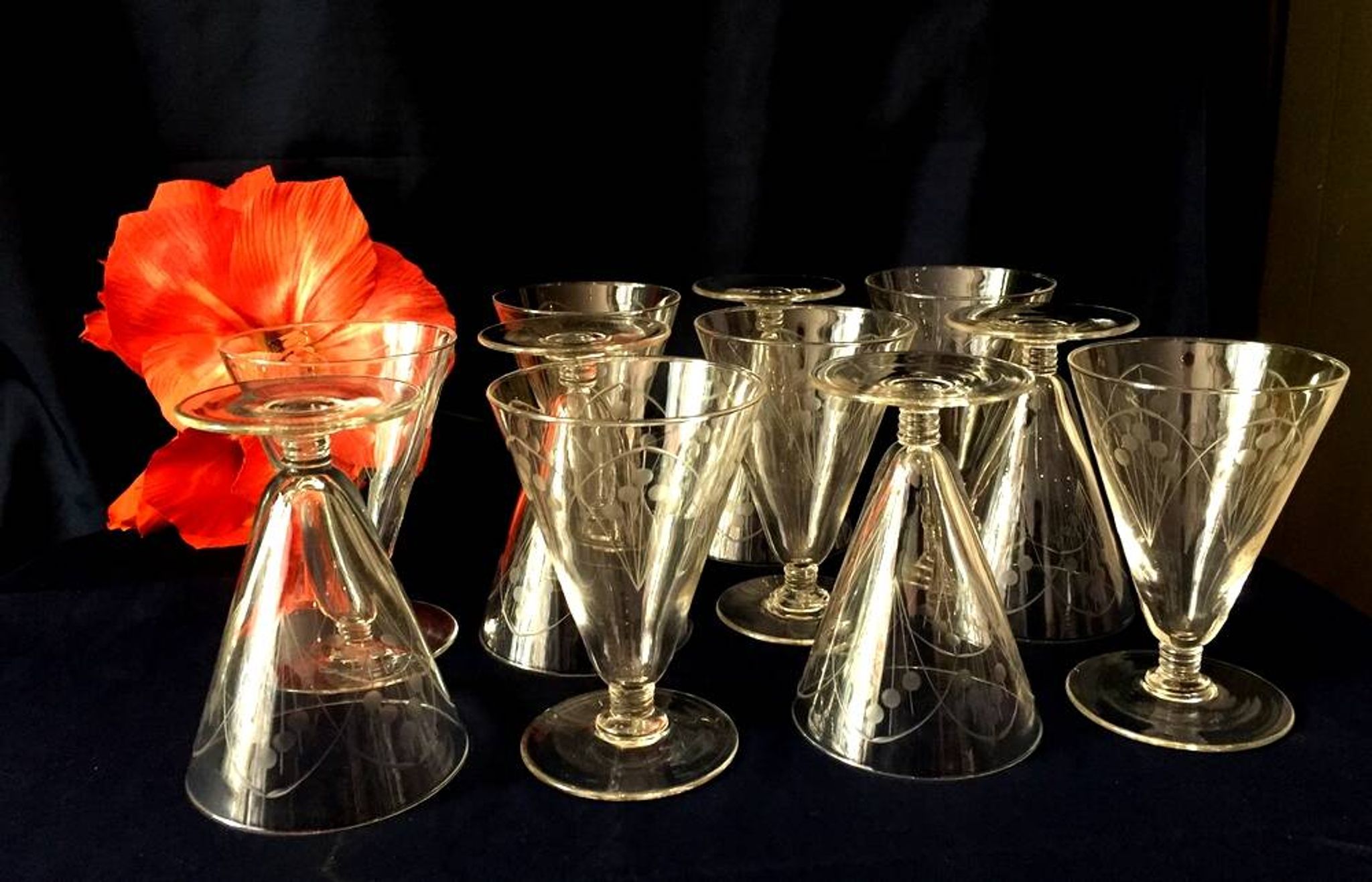 Set of 10 engraved glass water glasses from the 1930s 1940s tabletop art