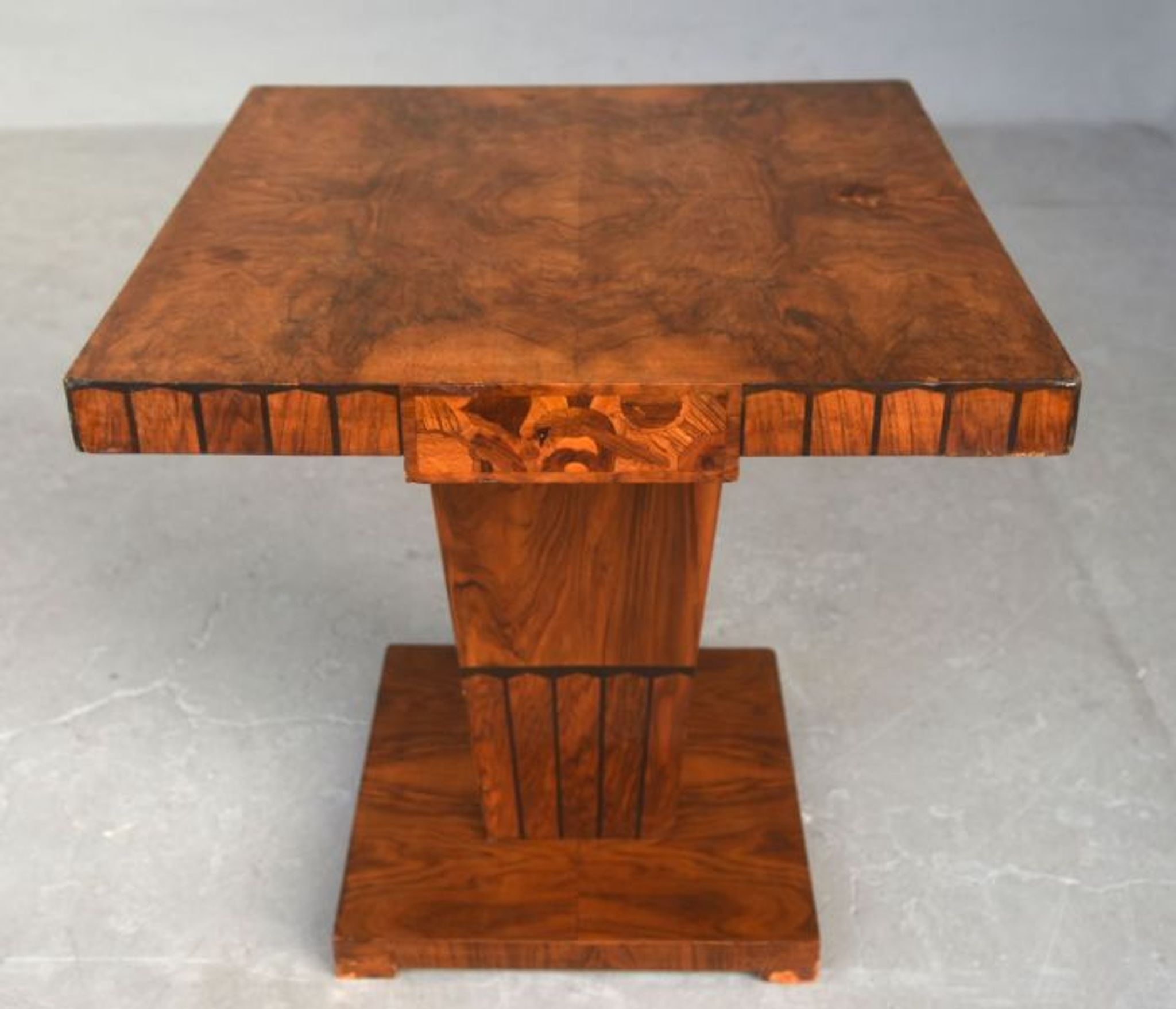 Guéridon carré Art déco 1930 marqueté de noyer