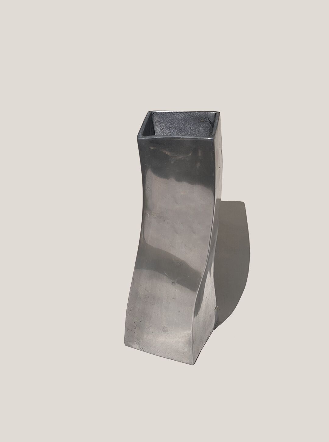Vase moderne ondulé