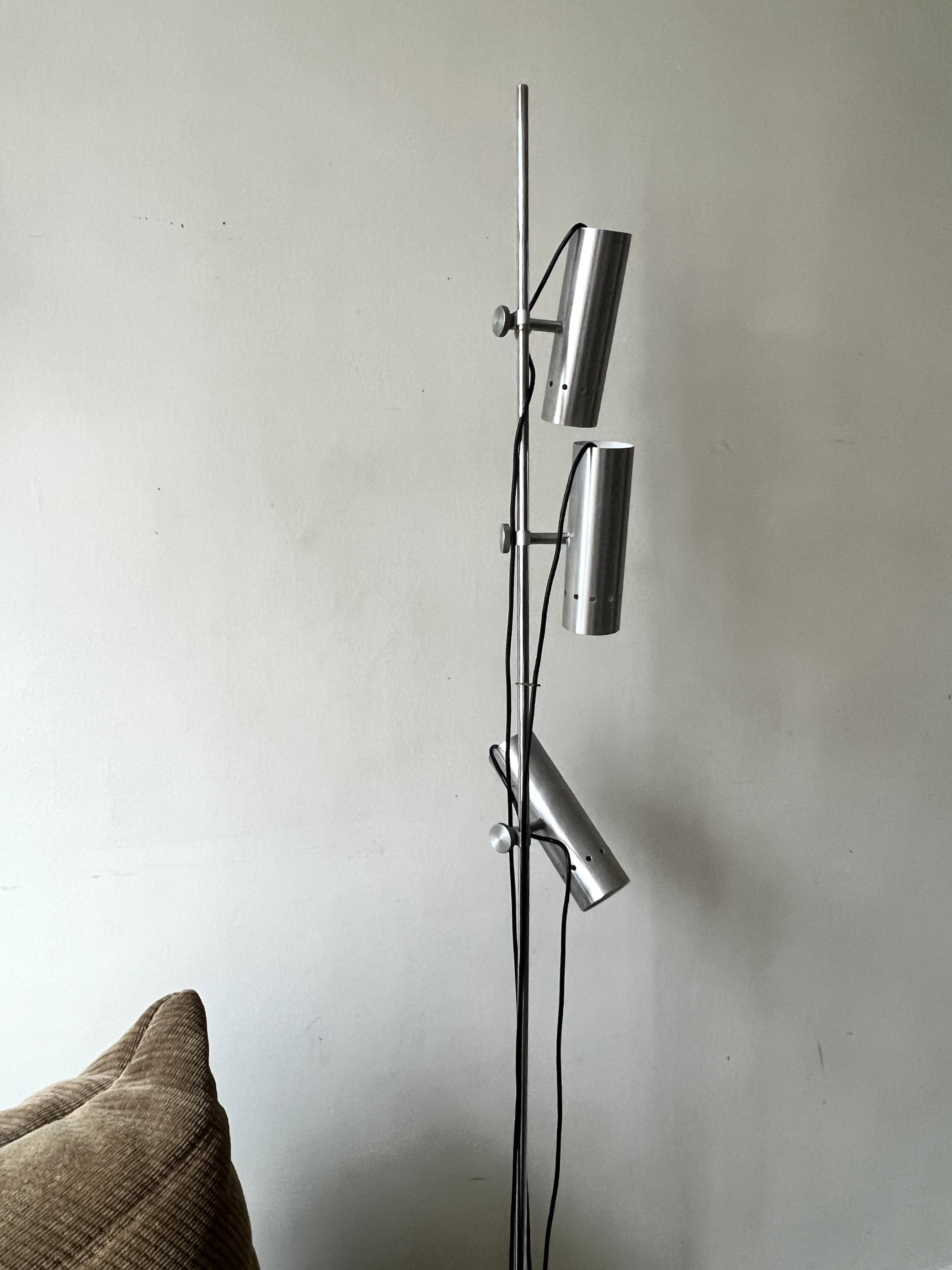 Chrome metal floor lamp with 3 spots by Alain Richard, design 1970.