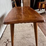 Table basse en chêne, pied, compas. fusées. forme libre vintage ancien