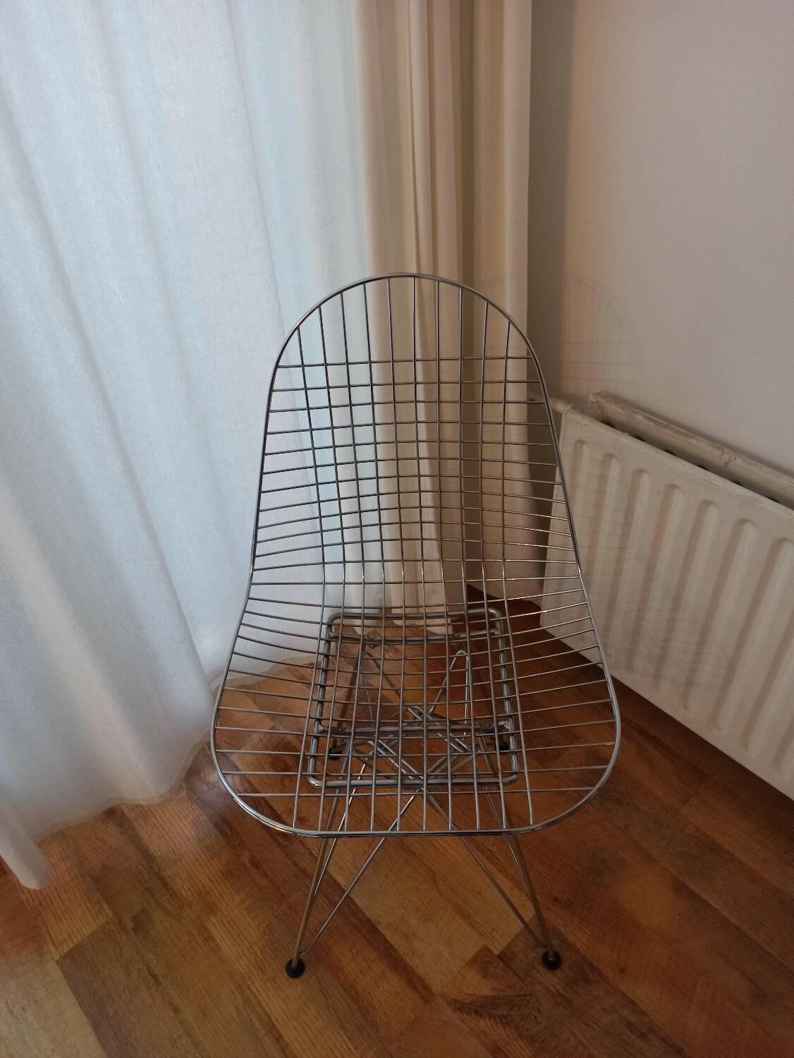 1 vintage wire chair