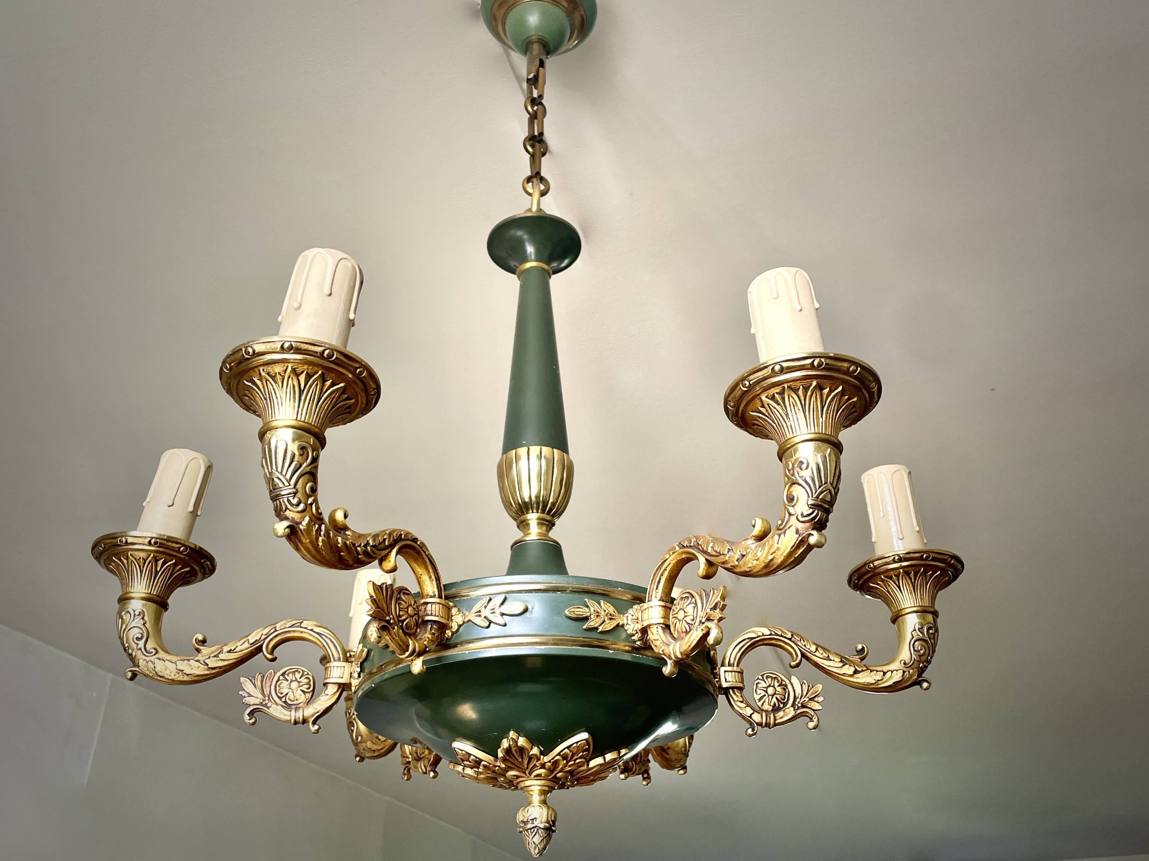 Green and gilded bronze empire chandelier with 6 lights