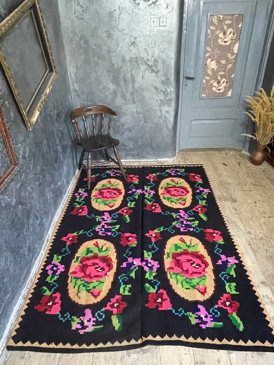 Hand-woven wool carpet black background with large roses 214x158cm