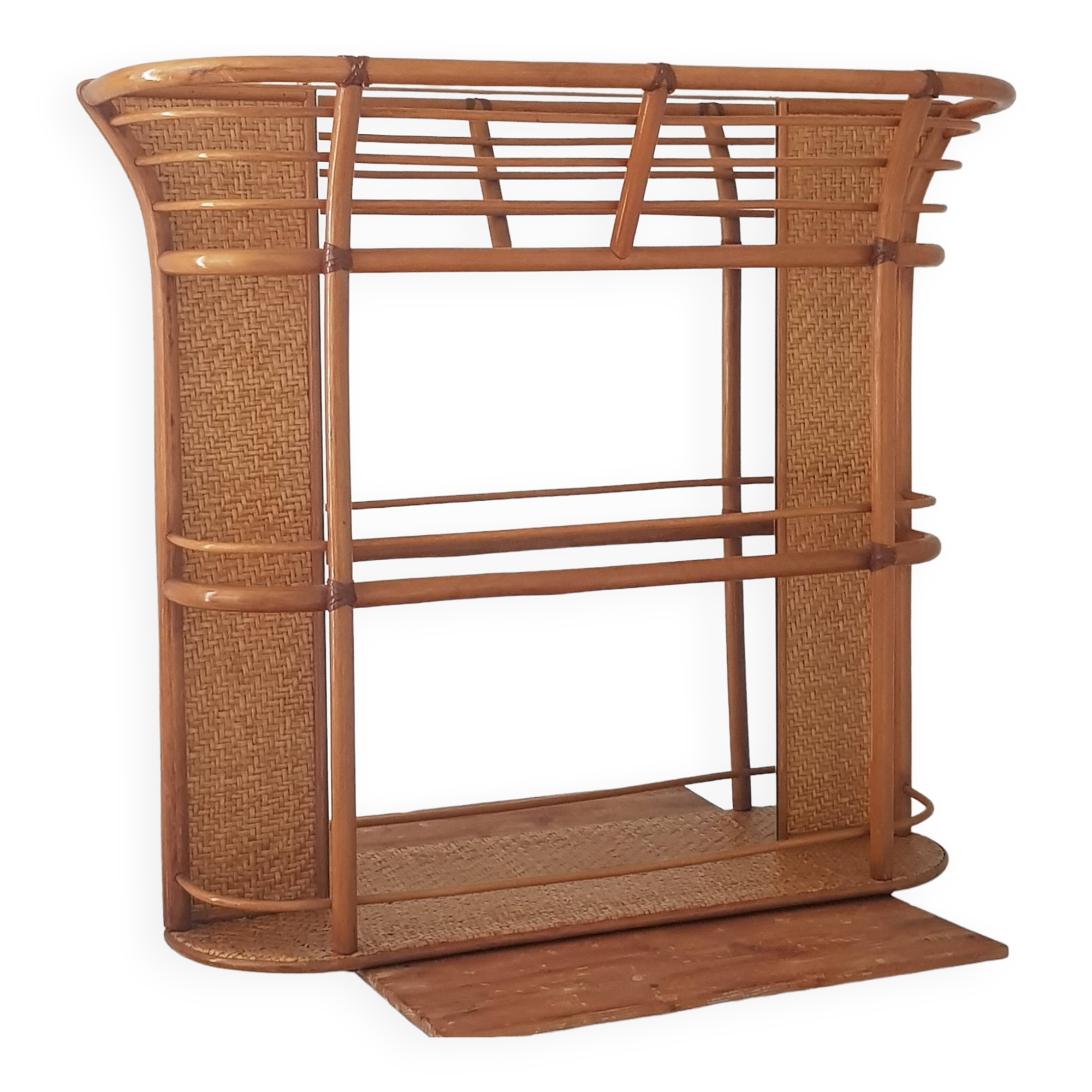 Cloakroom entrance shelf with rattan mirror