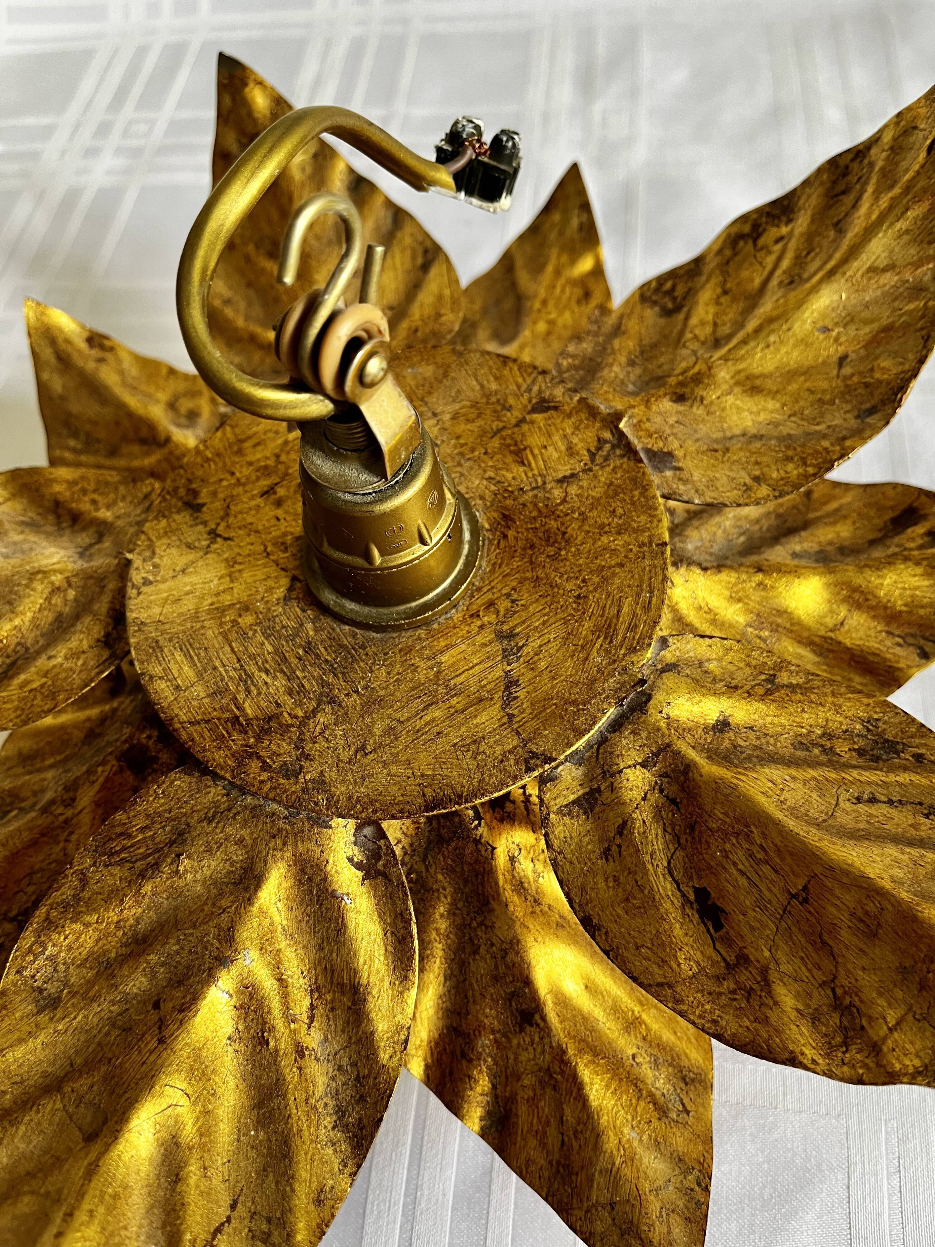 Trio appliques golden flowers