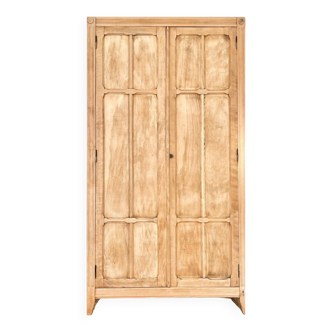 Armoire parisienne