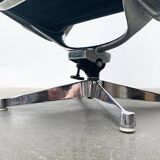 Set of aluminium chairs EA 124 Mid-Century by Charles & Ray Eames for Herman Miller, 1960s.