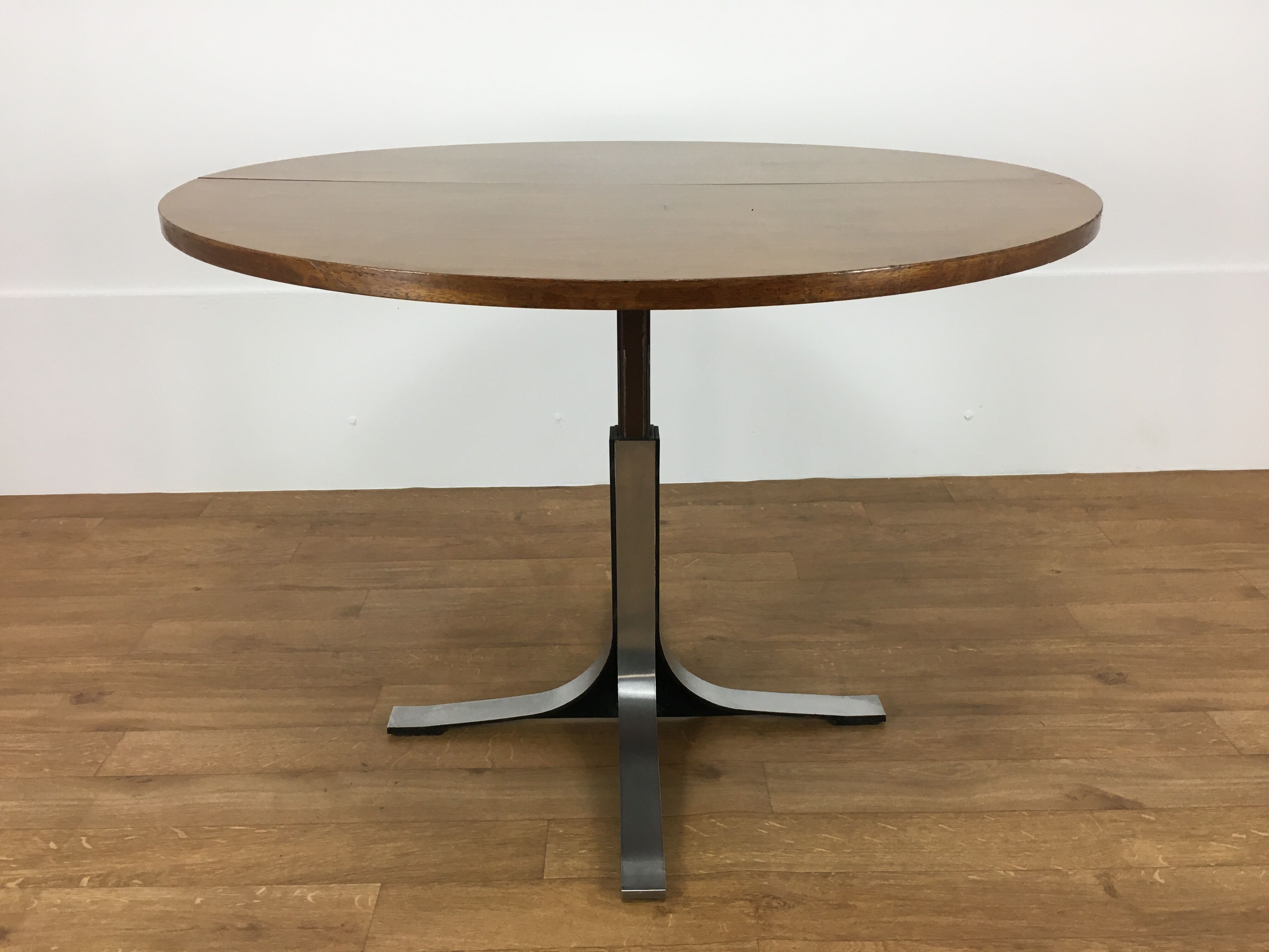 Coffee table goes up and down