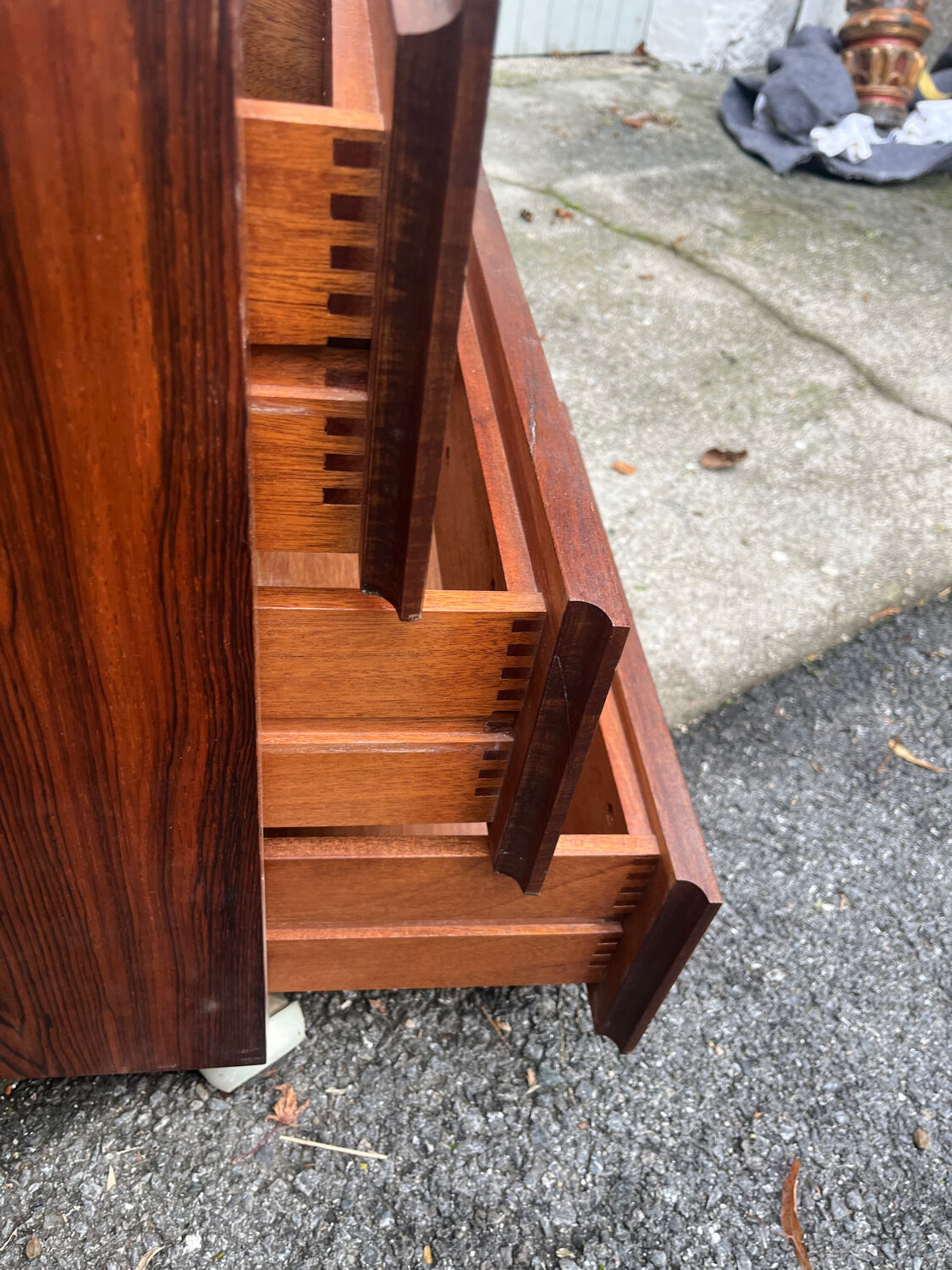 Petit meuble en palissandre