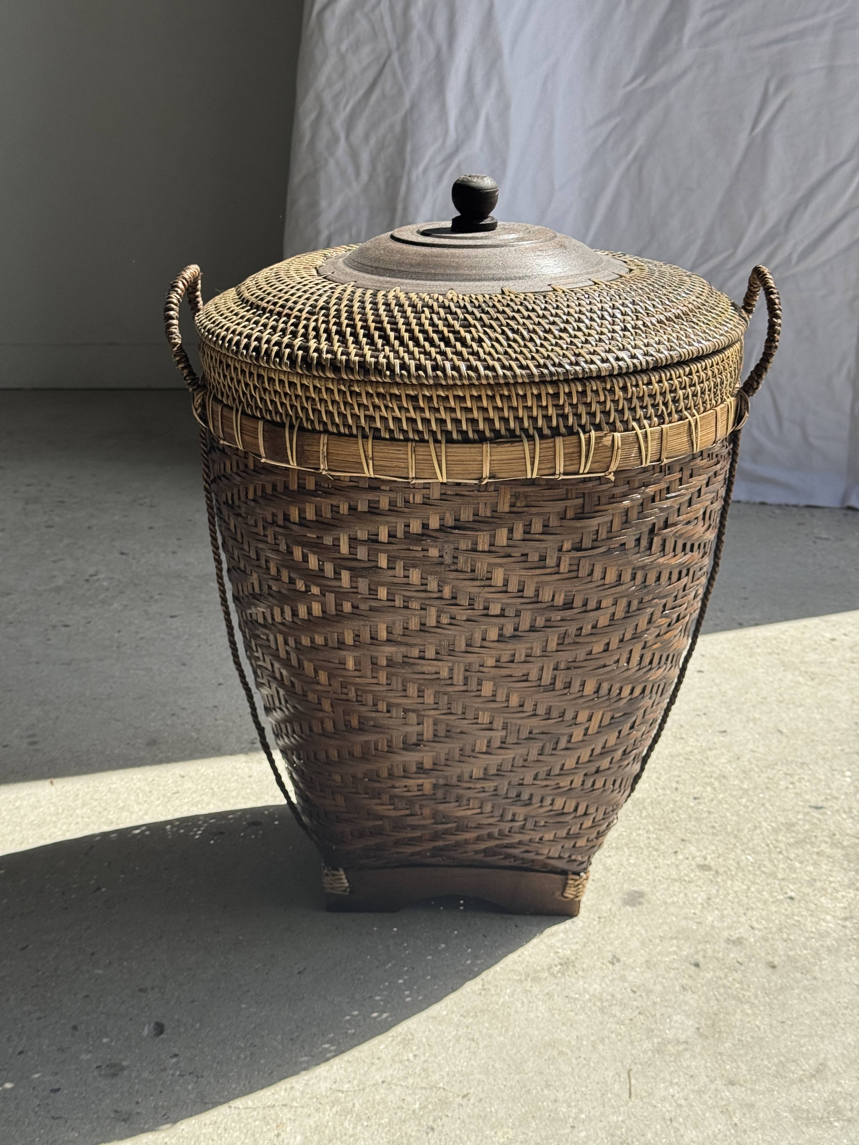 Traditional Indonesian brown basket H60 D45