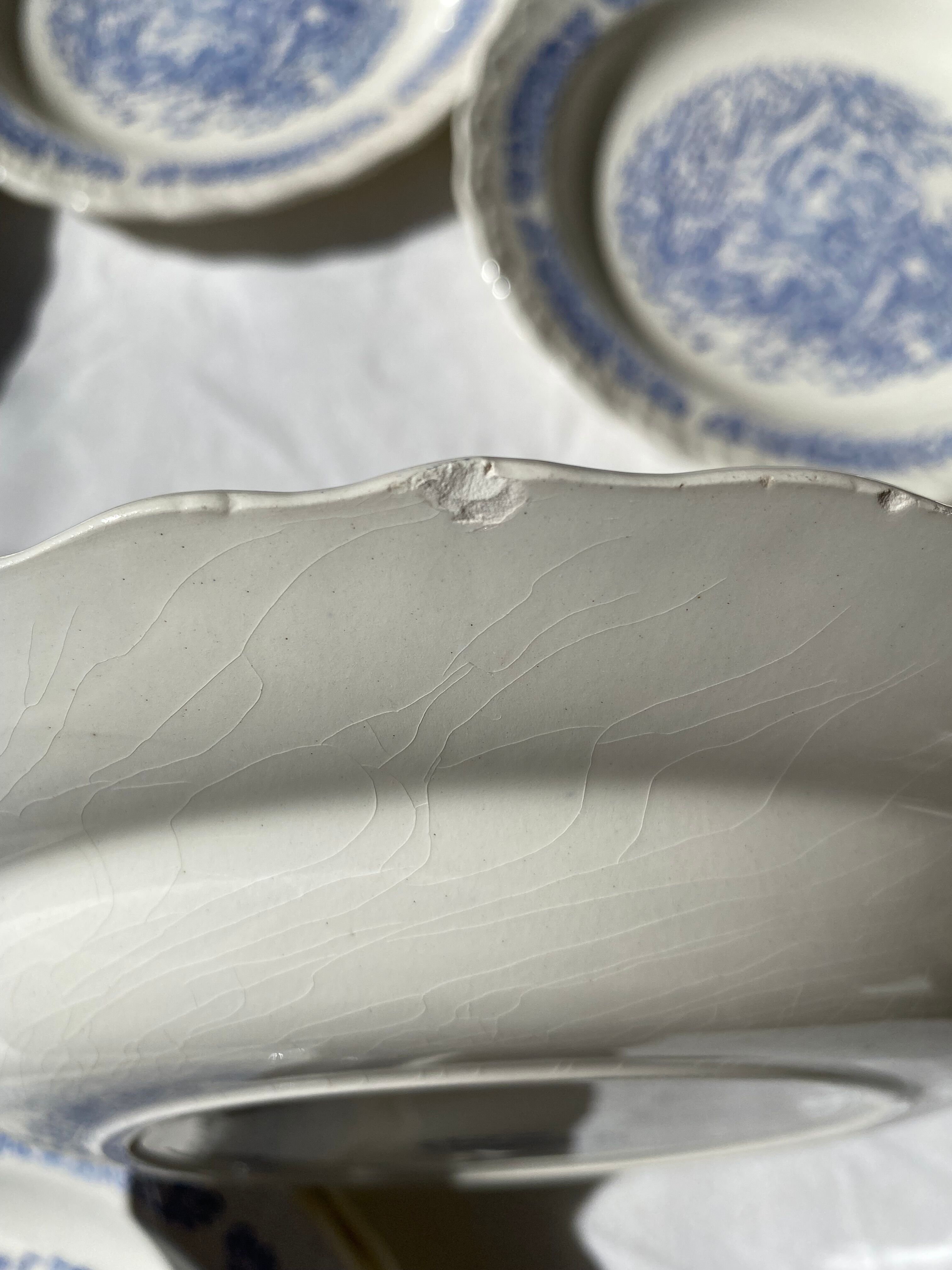 Badinage hollow plates