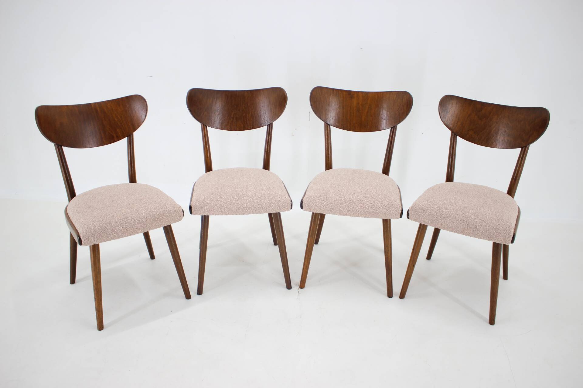 Ensemble de quatre chaises de salle à manger en hêtre restaurées des années 1950, Tchécoslovaquie