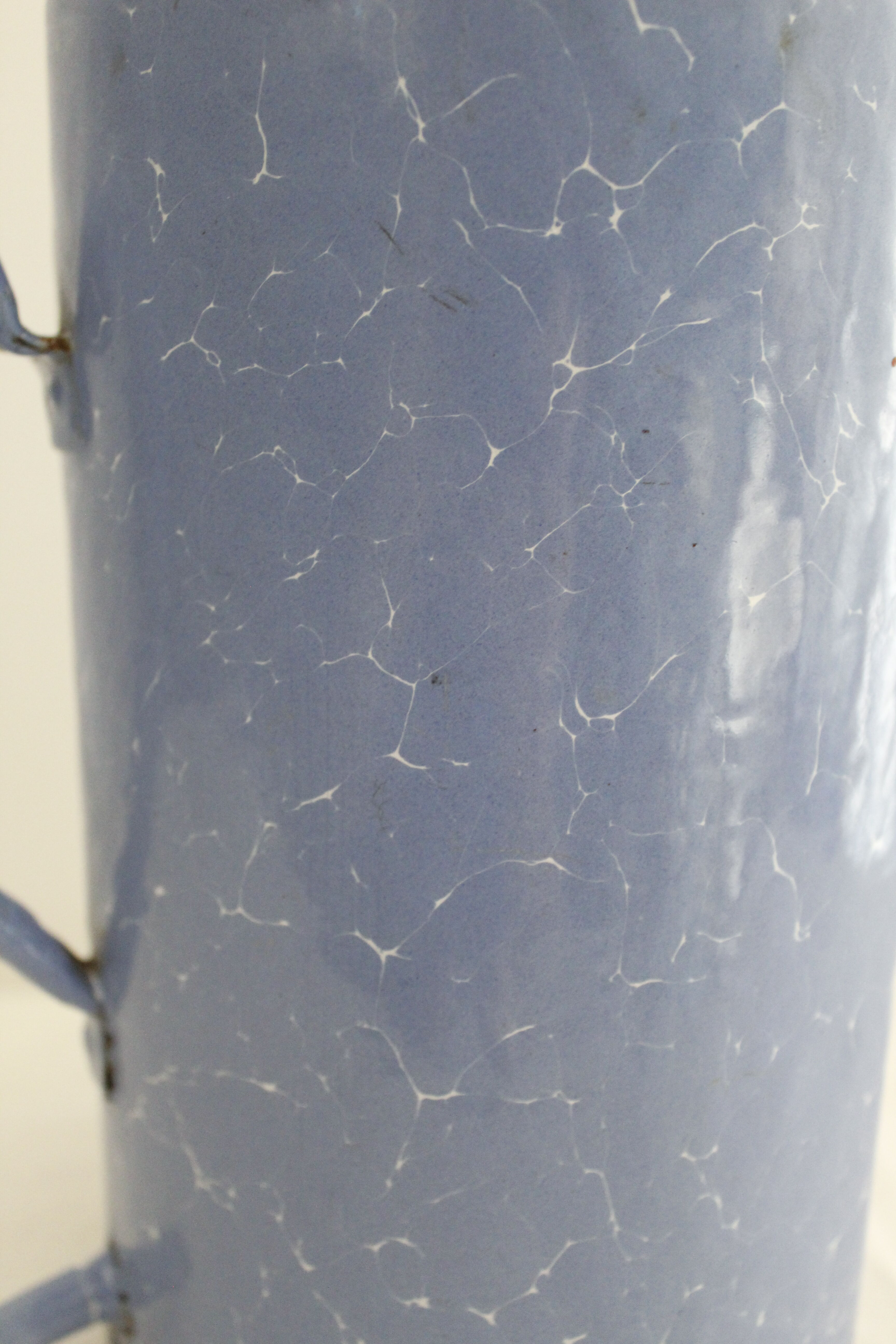 Enamelled metal wall fountain - light blue