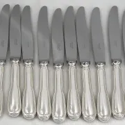 Christofle Chinon, Set of 12 silver-plated table knives in excellent condition.
