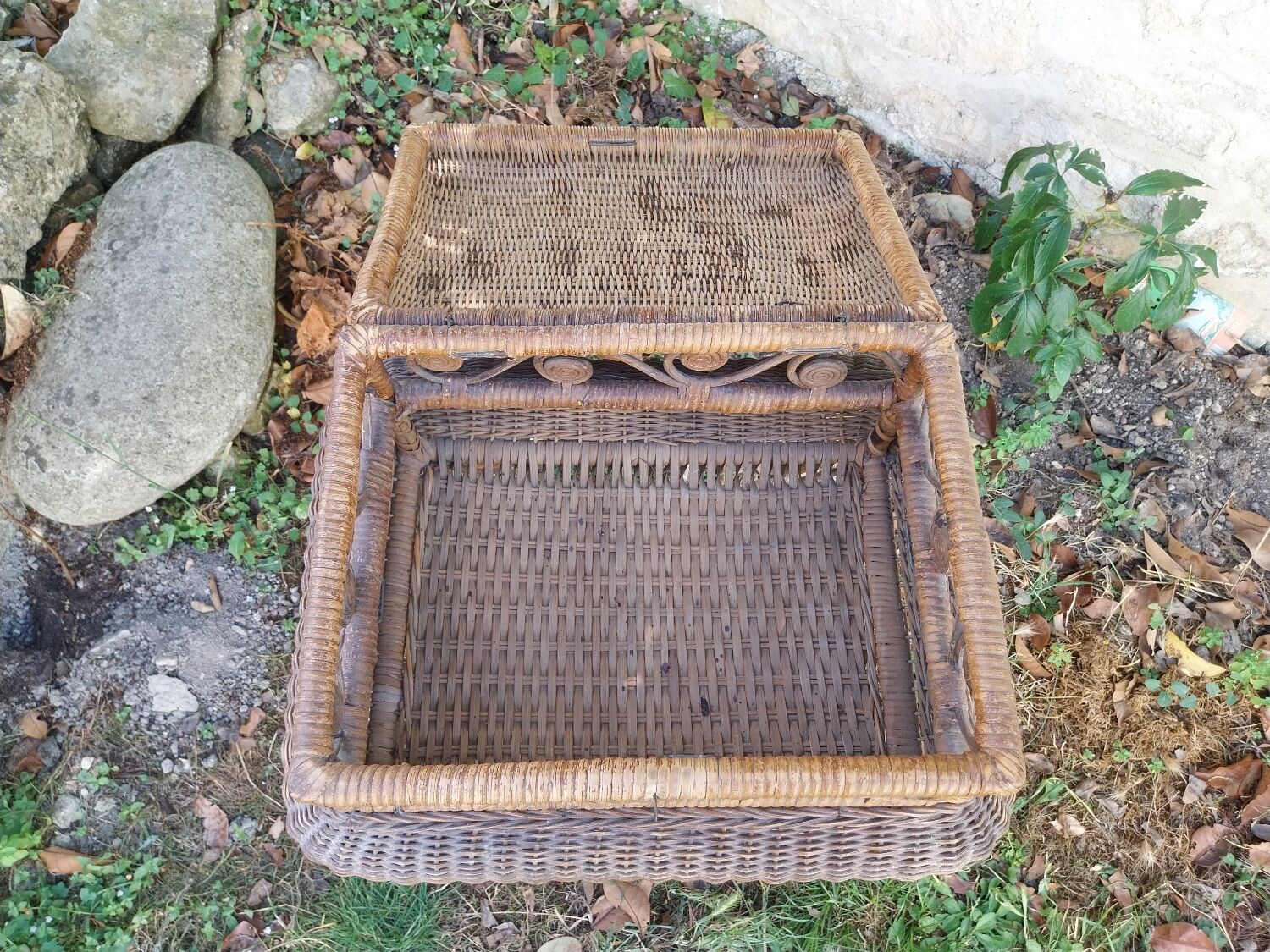 Rattan worker