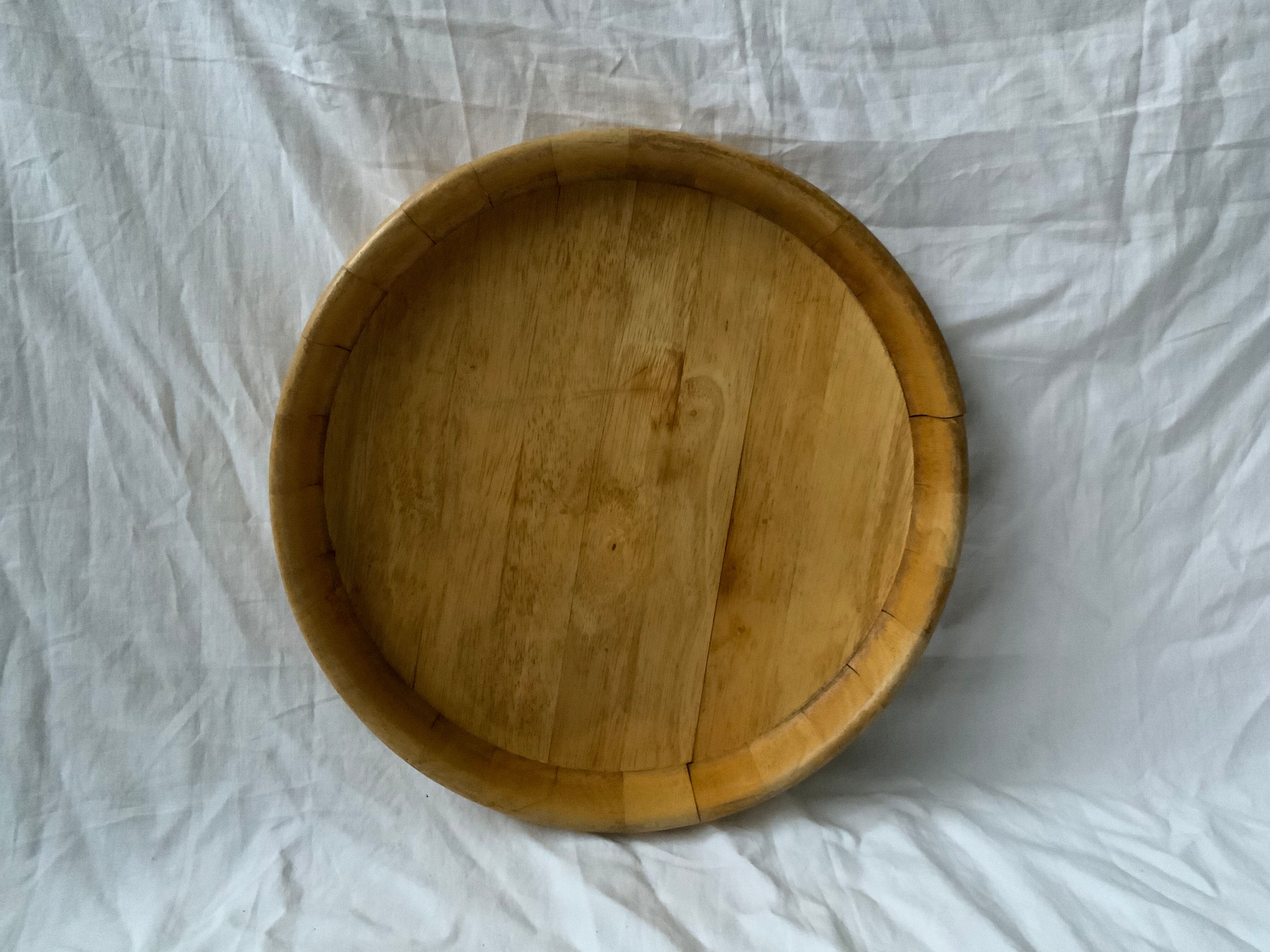 Round wooden top