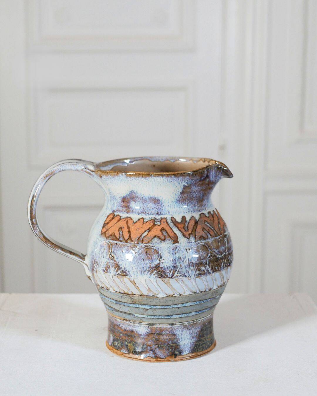 Enameled chamotte stoneware jug by Catherine Allouin