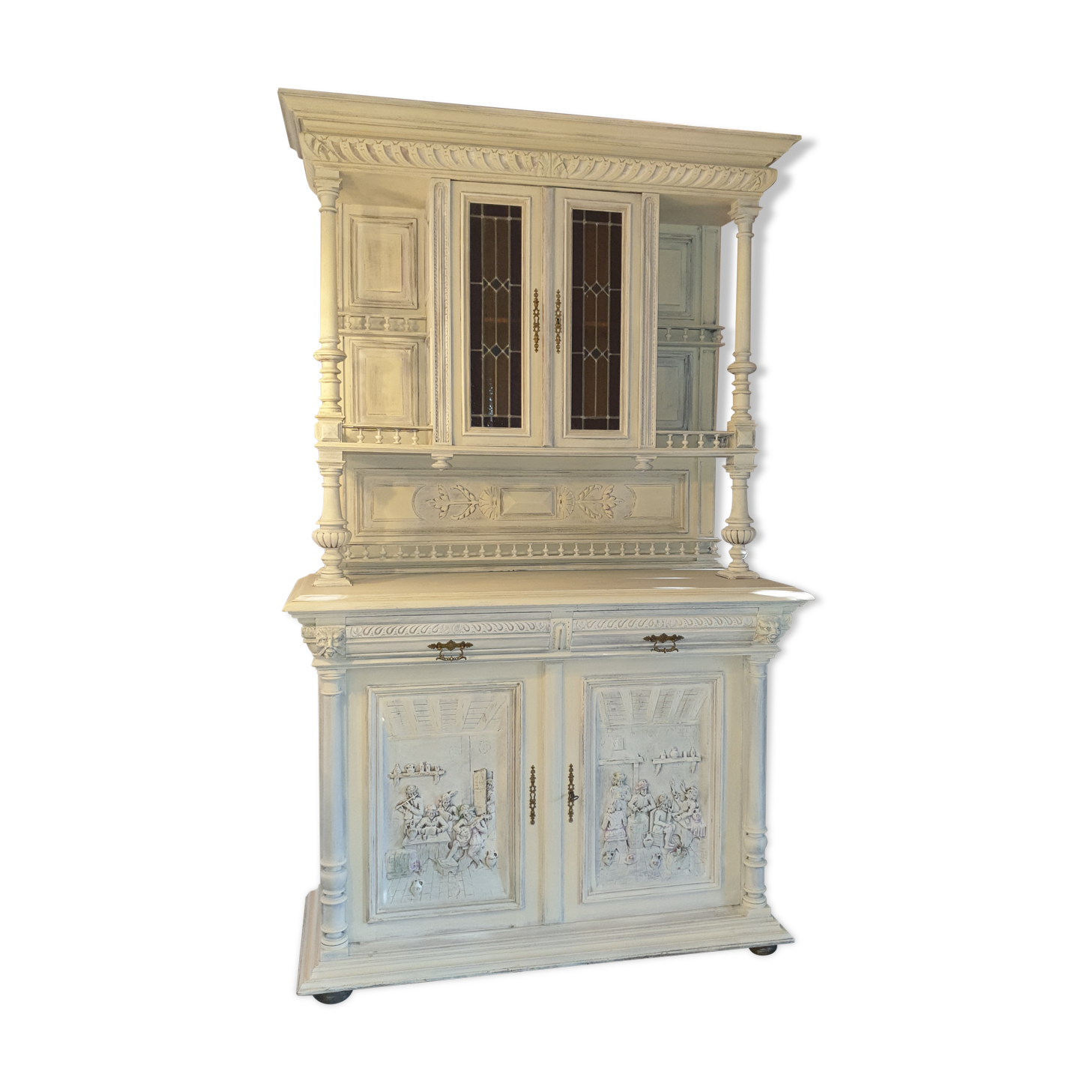 Ancien buffet deux corps en chêne, patiné, partie haute vitrées jaune et rouge(colored leaded light)