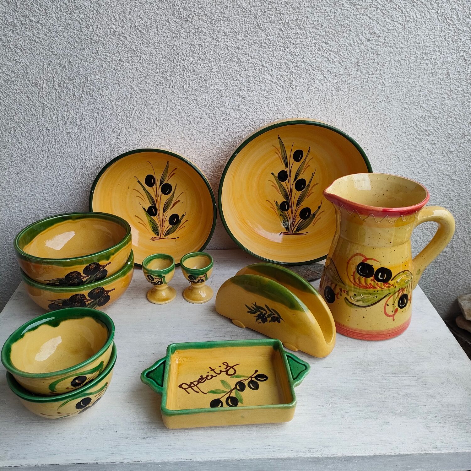 Lot of Provençal ceramic tableware