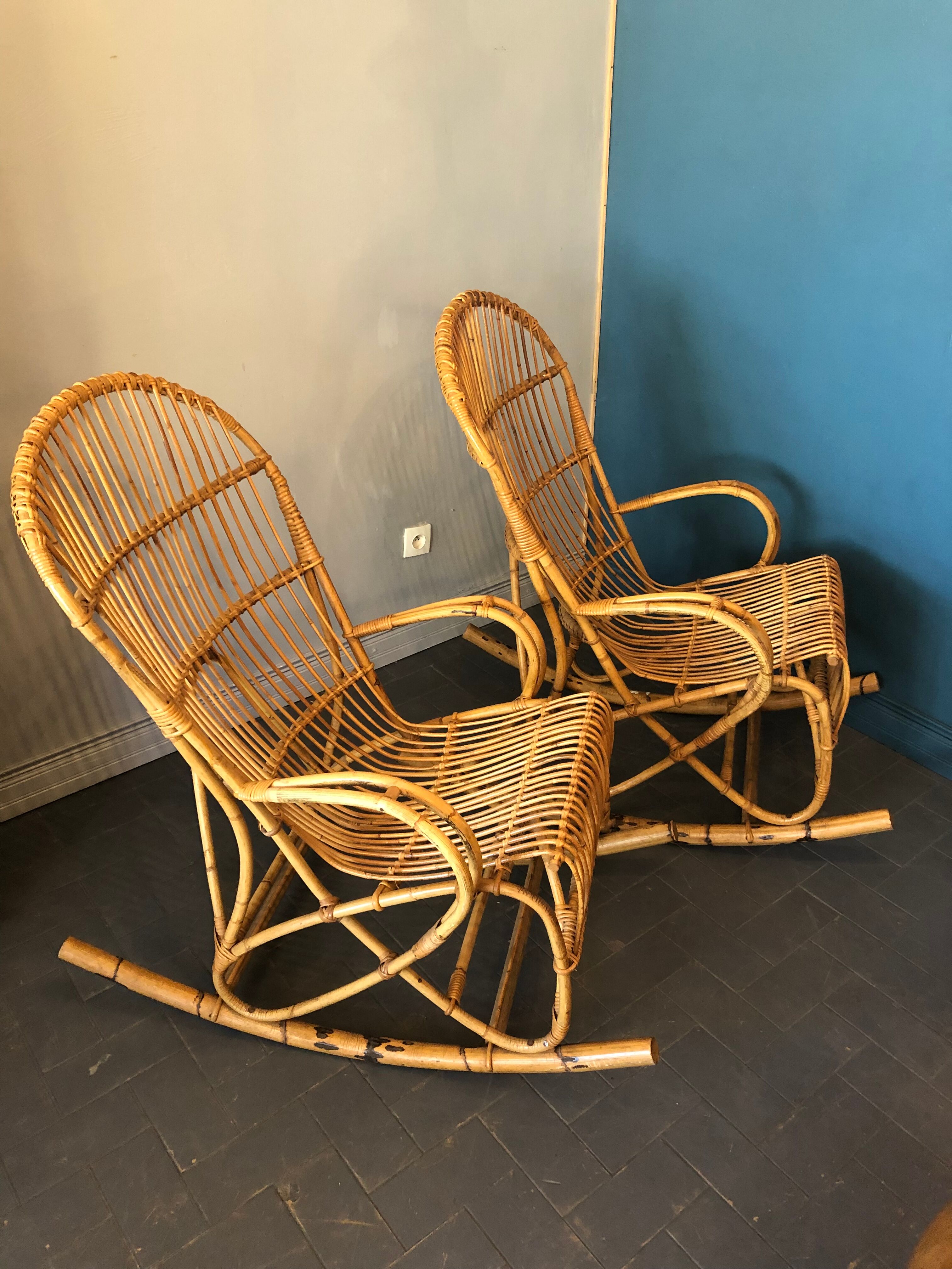 2 rattan rocking chairs