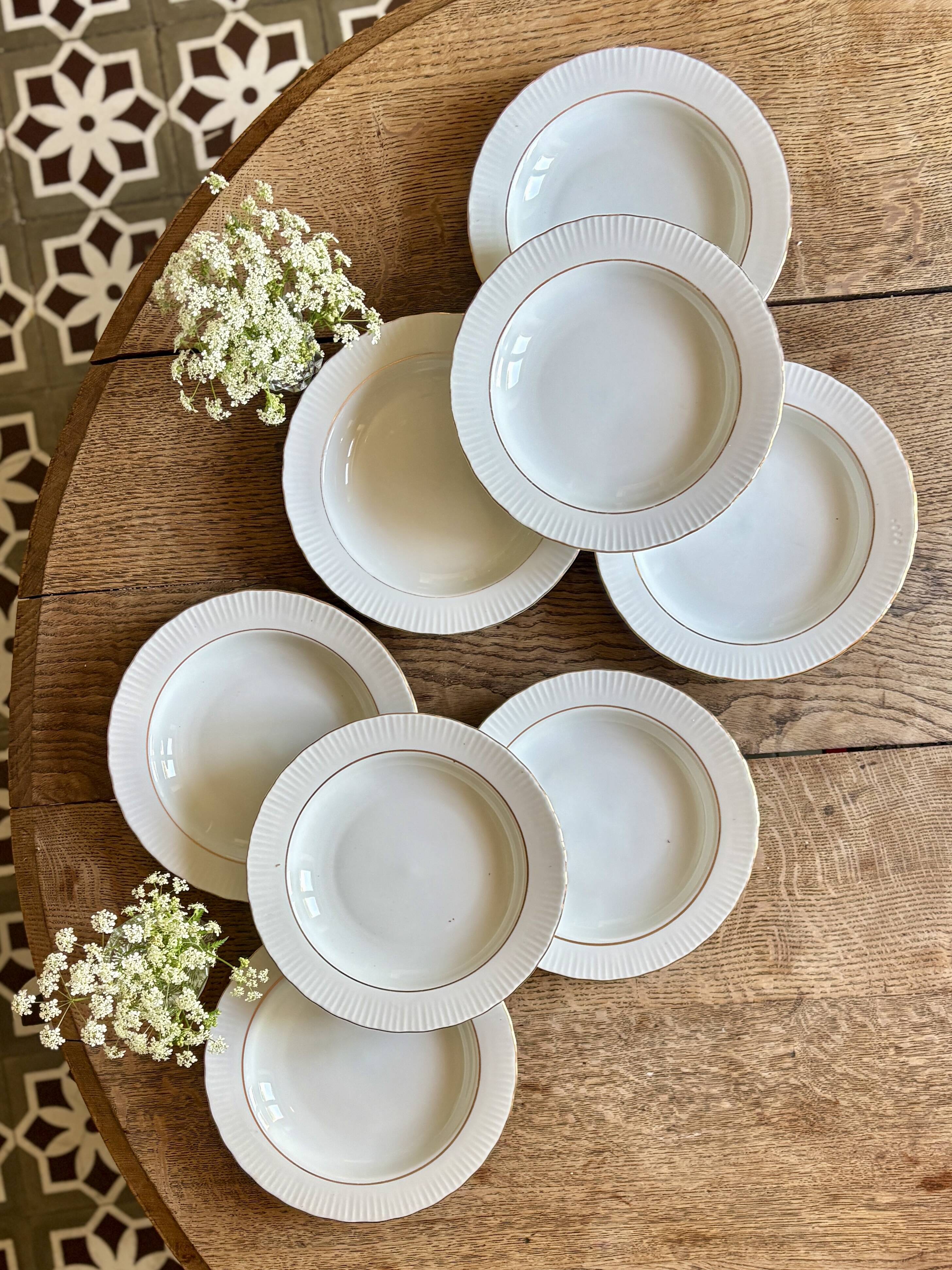 Set of 8 vintage deep plates in German porcelain.