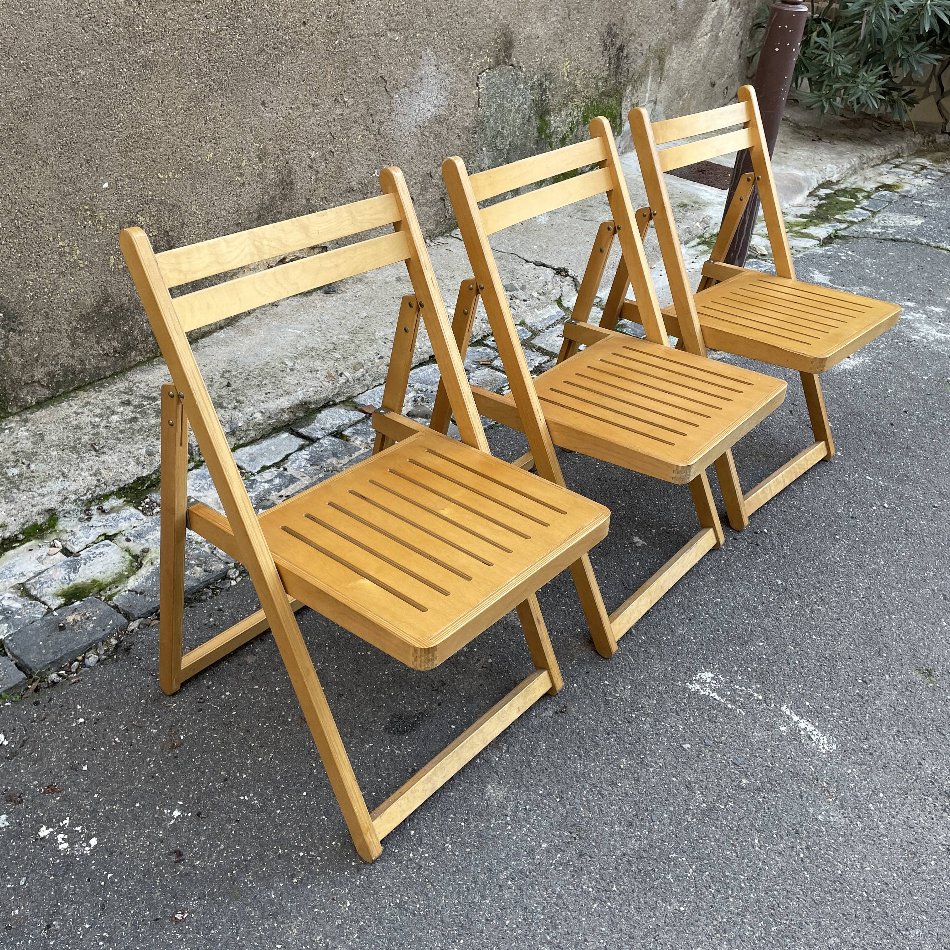 Lot 3 folding chairs vintage wood design
