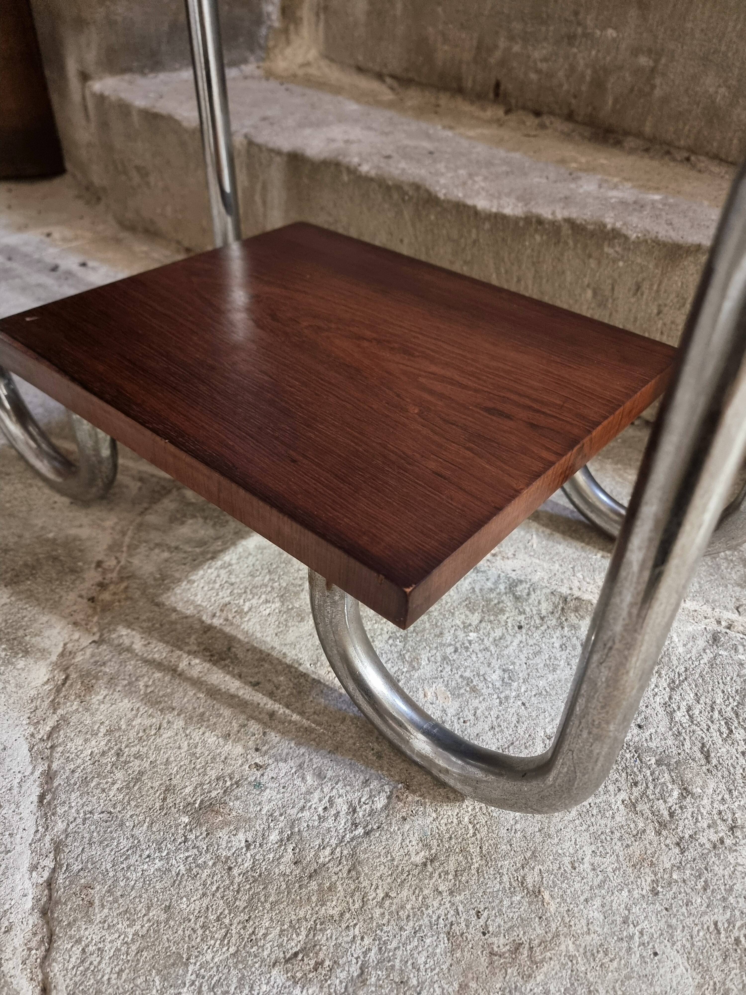 Table d'appoint moderniste française en placage acajou, 1930s–1950s