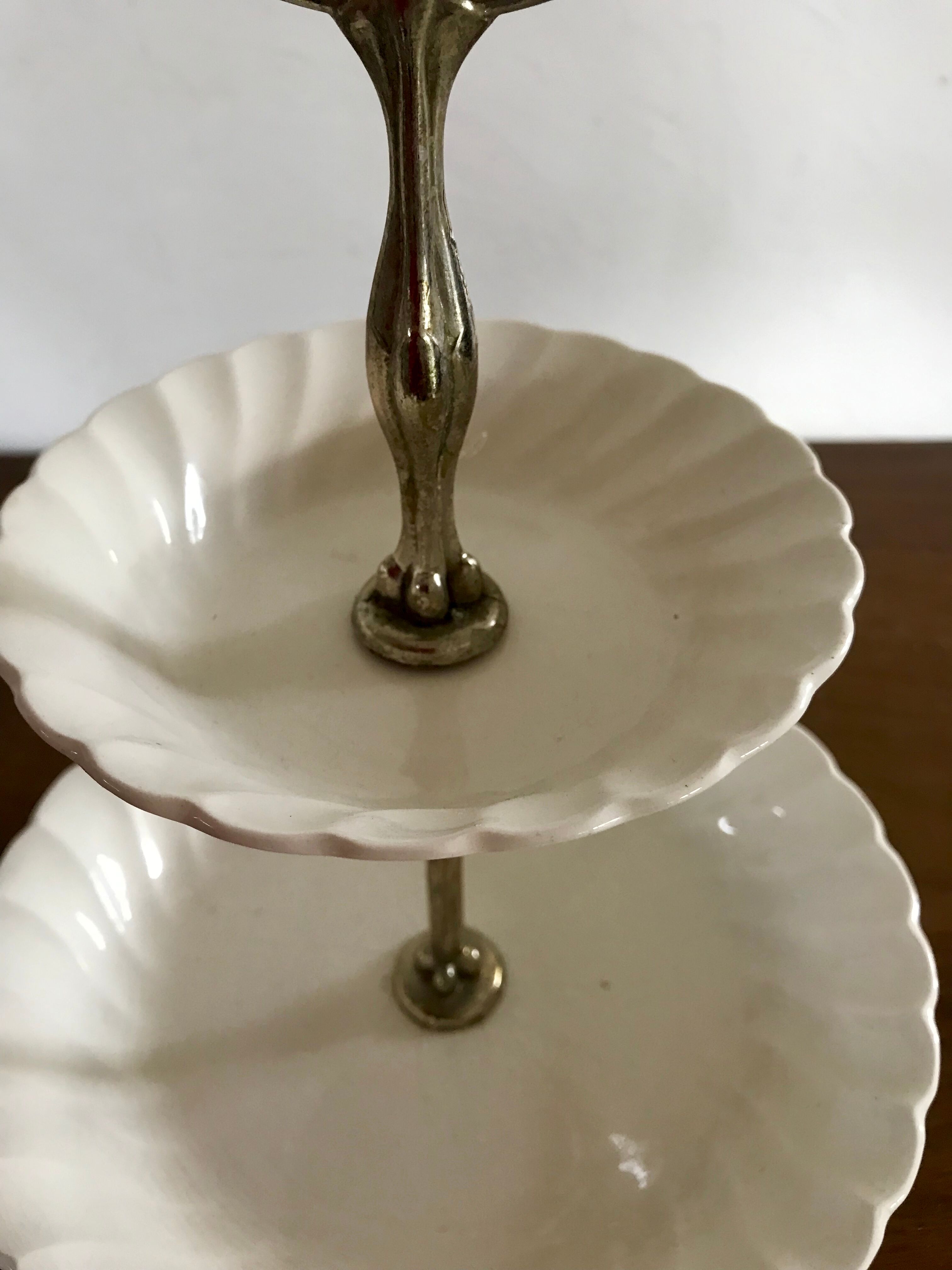 Ceramic cake stand