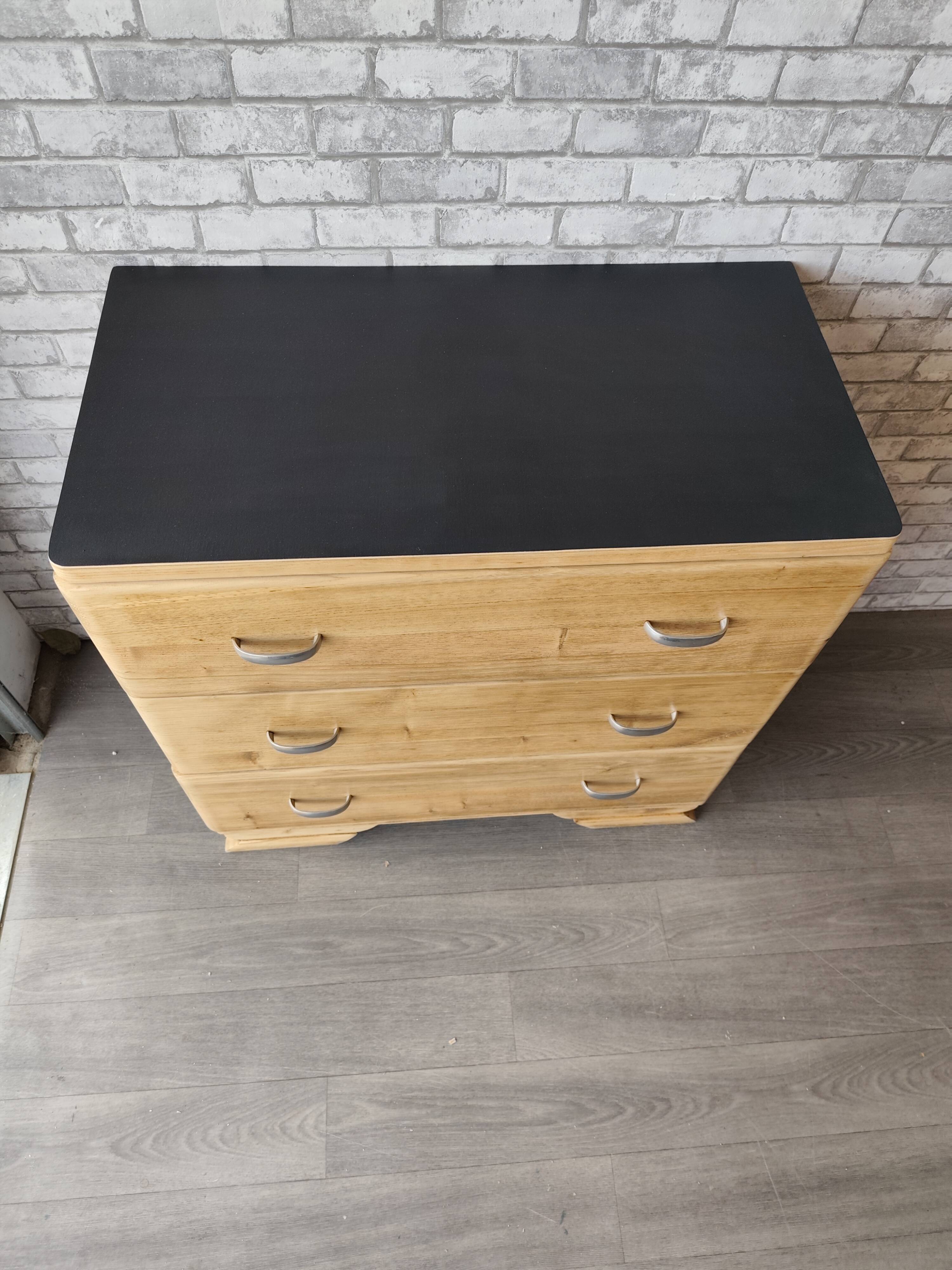 Chest of drawers