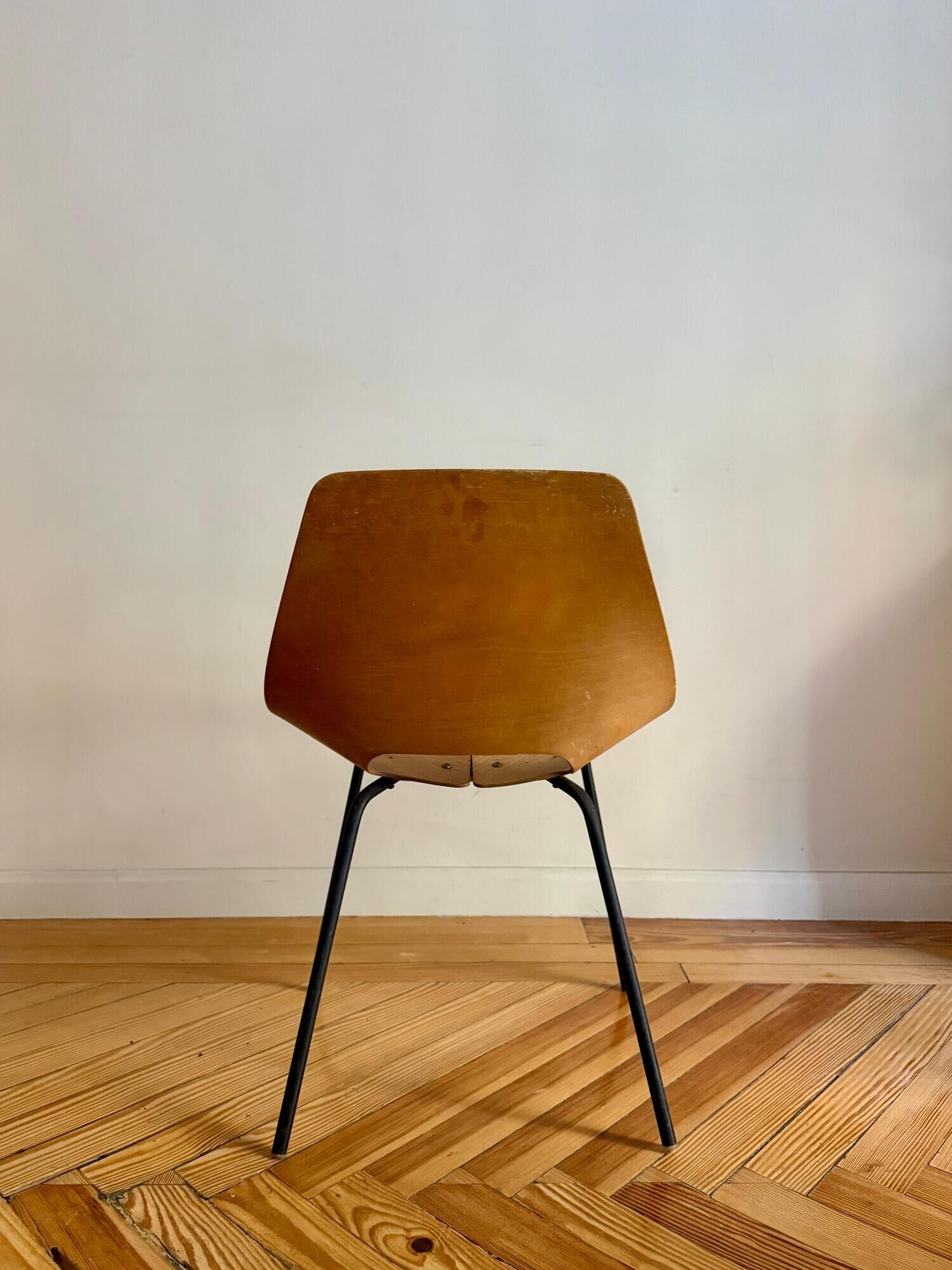 Set of six "Tonneau" chairs by Pierre Guariche, manufactured by Steiner in the 1950s.