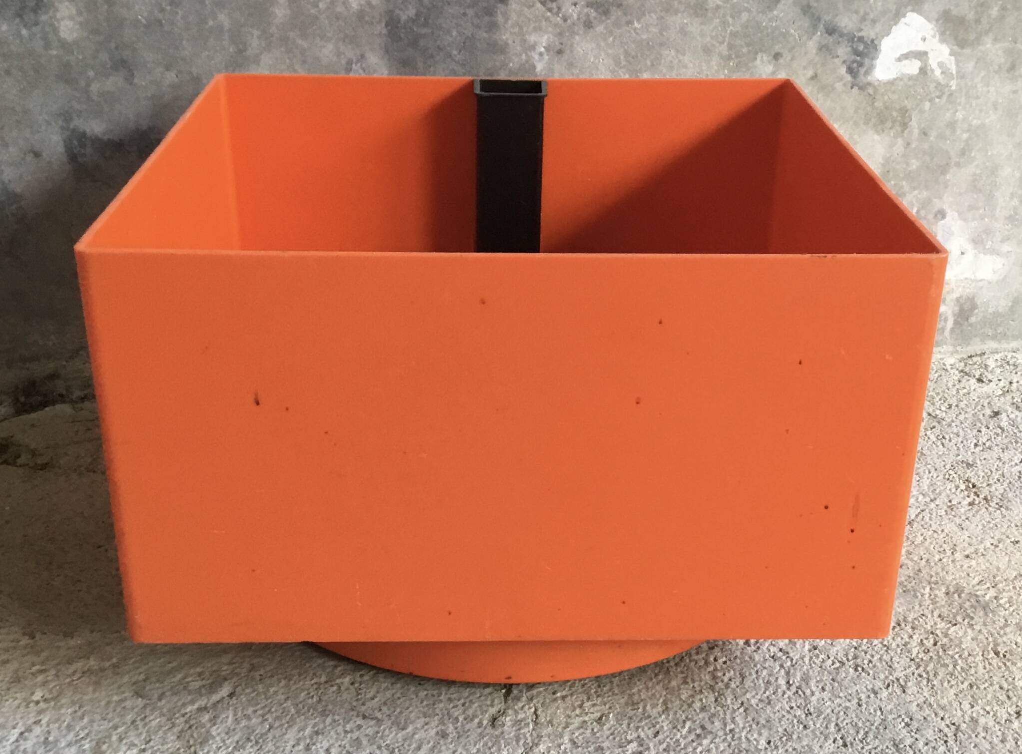 Jardinière à roulettes Grosfillex en plastique orange - vintage 1970