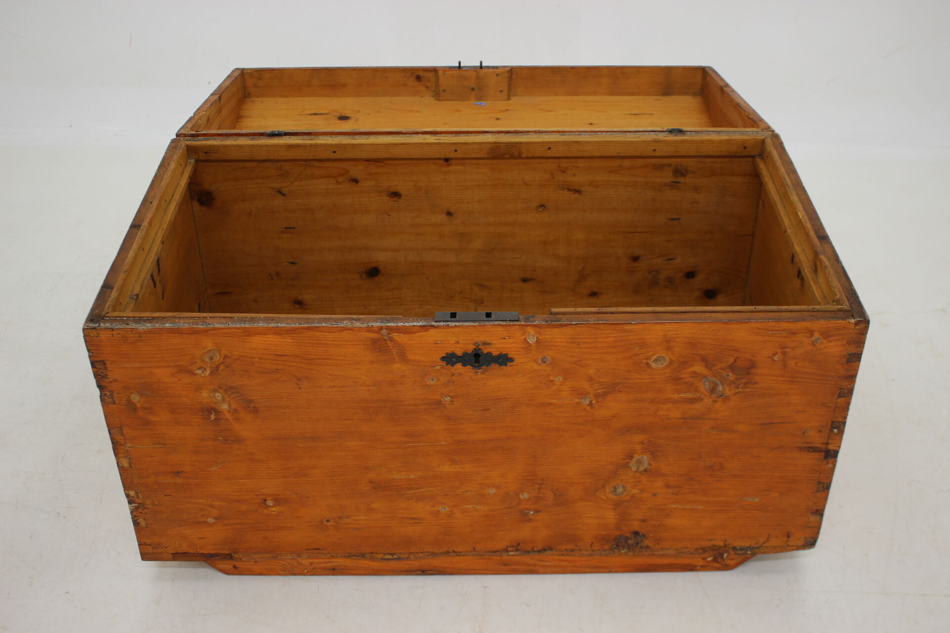 Coffre en bois antique tchécoslovaquie