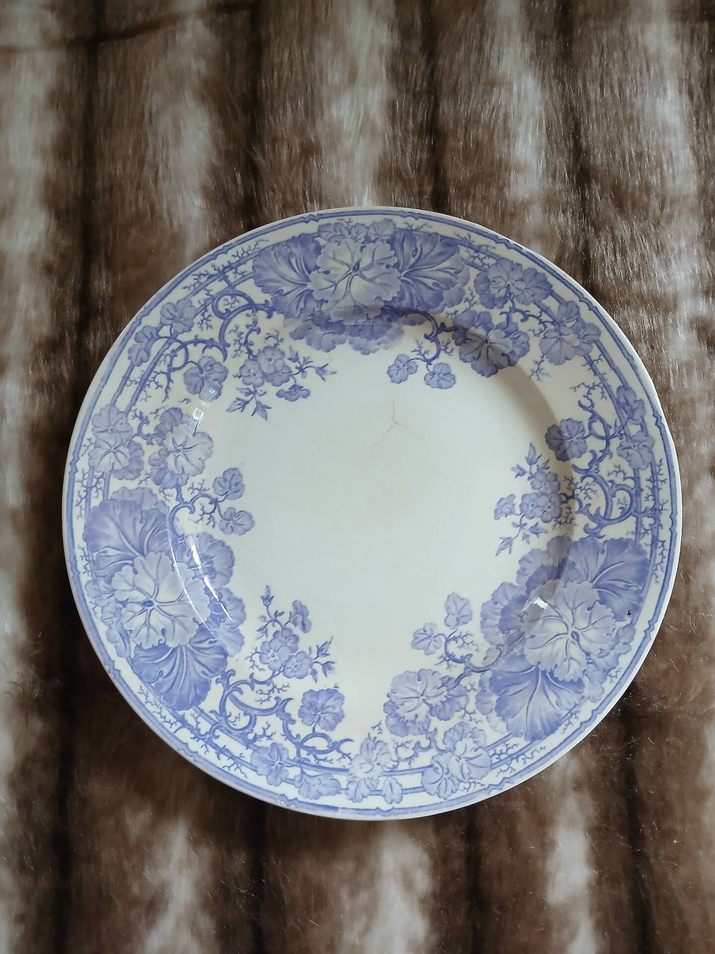 Plat ancien en terre de fer Sarreguemines 