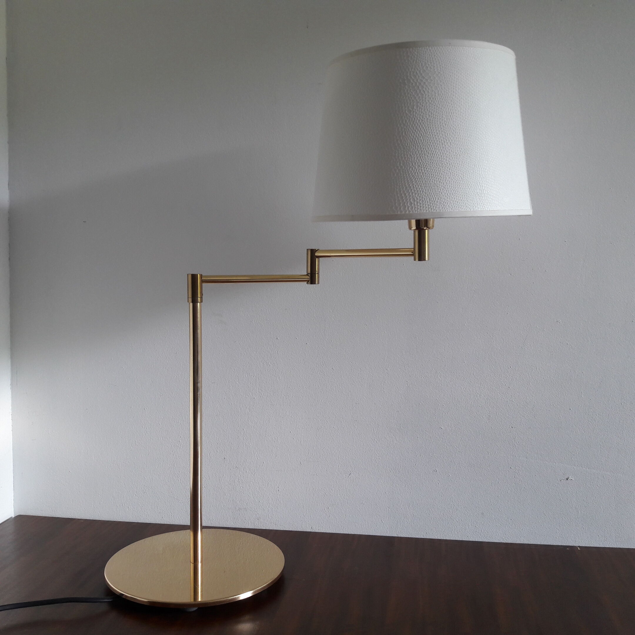 Articulated reading light lamp