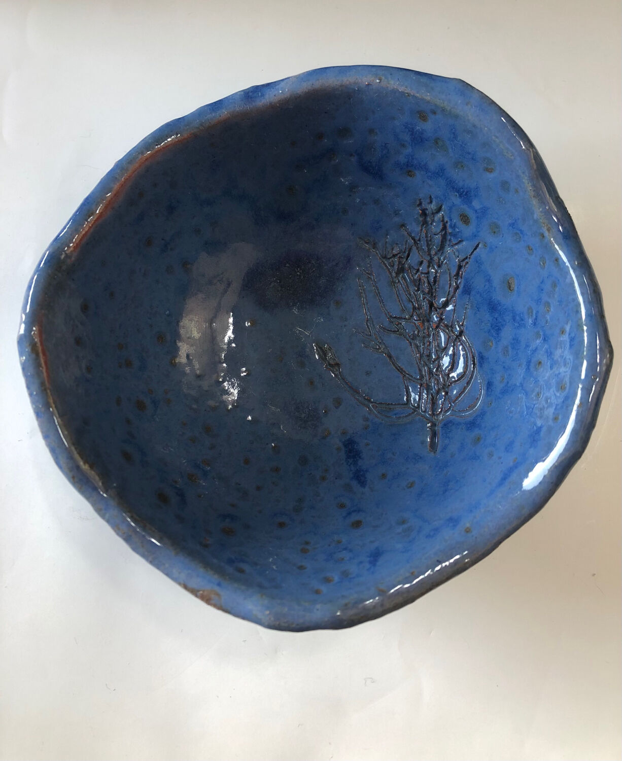 Asymmetrical cut with tree decoration