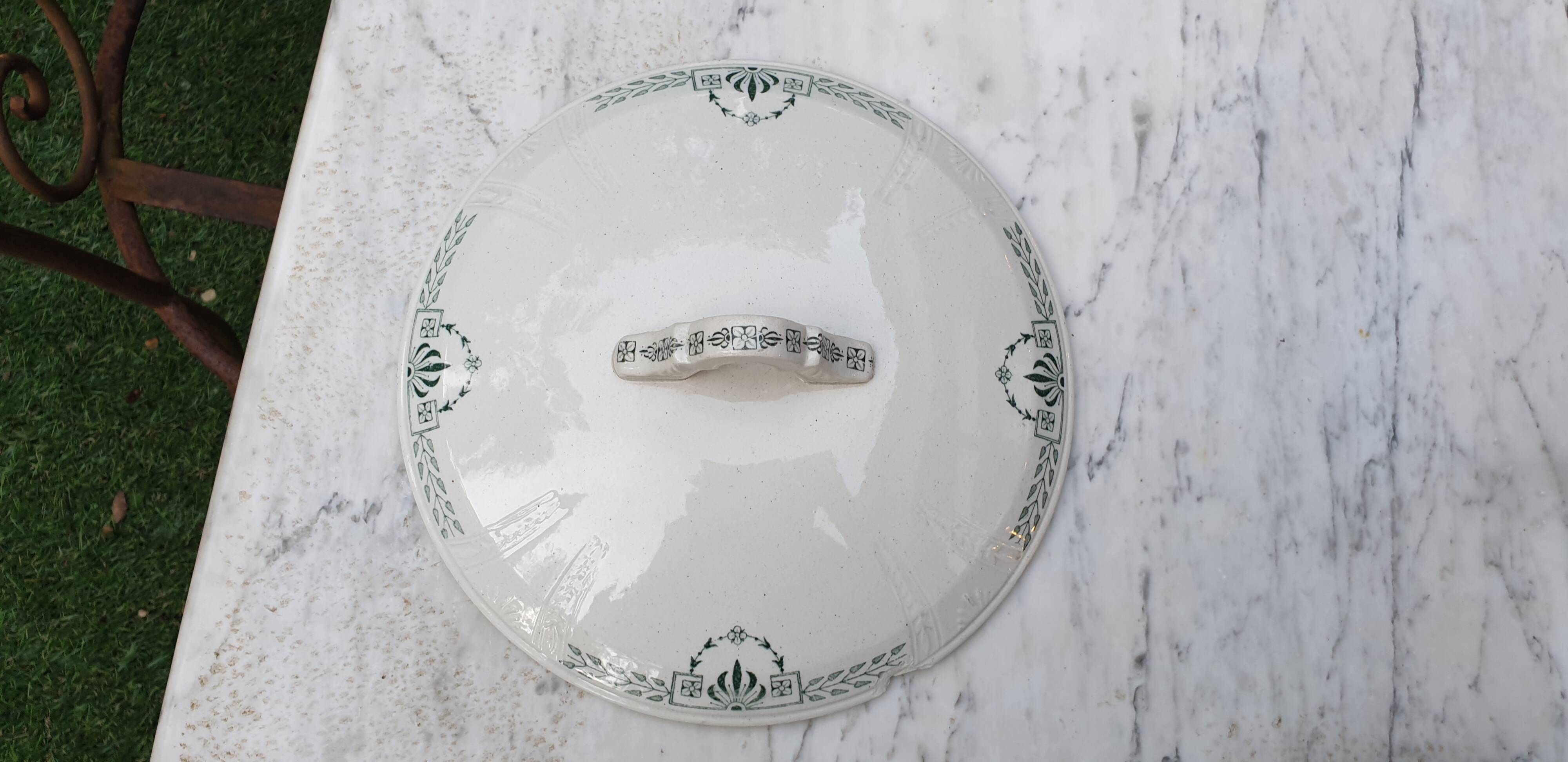 Terre de Fer Gien soup tureen, Clara model