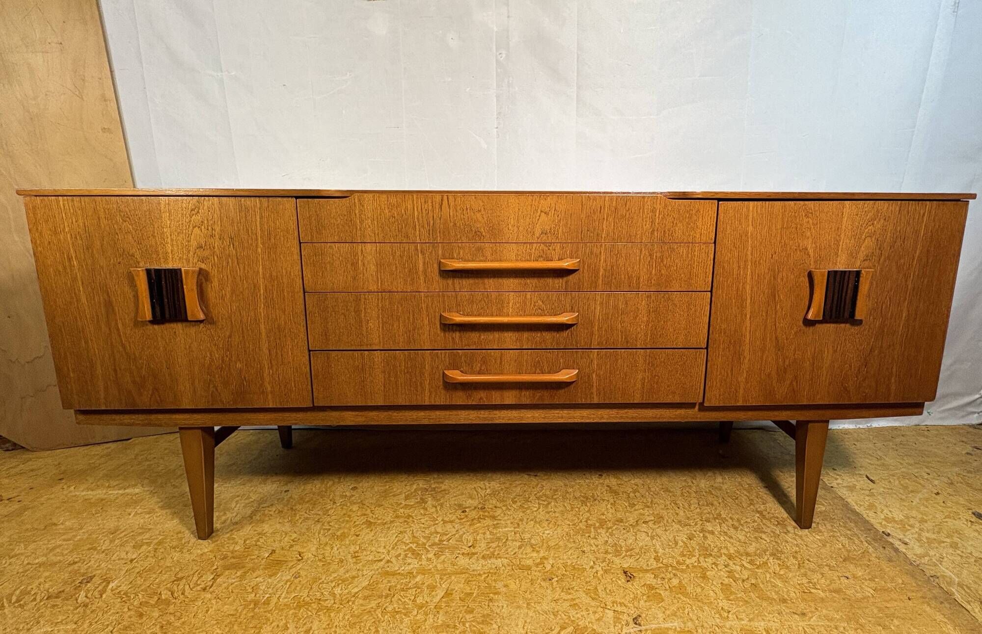 Mid Century Retro Vitnage Stunning Beautility Teak Sideboard – 1960s