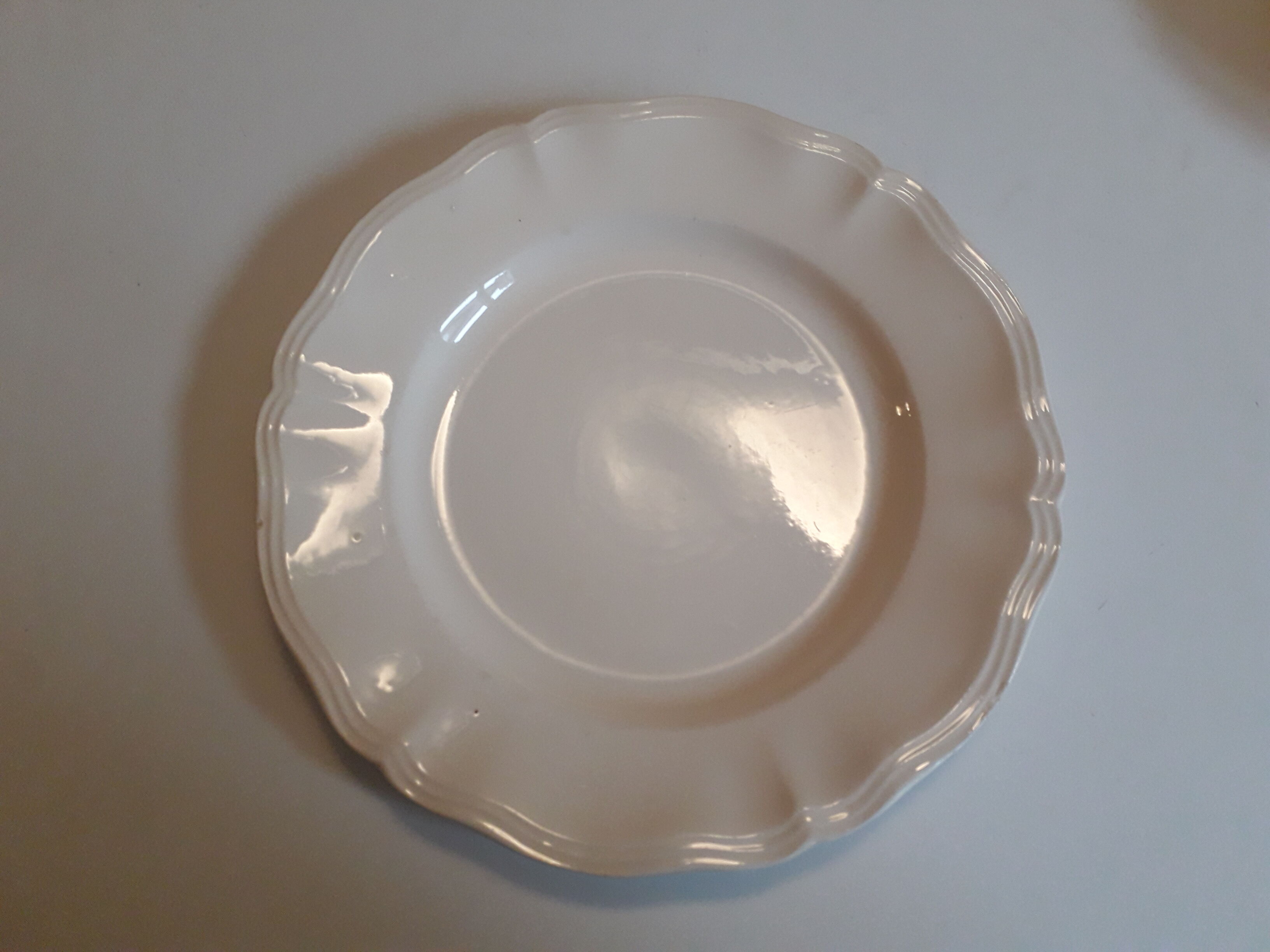 Lot de 5 assiettes plates anciennes en faïence de Sarreguemines