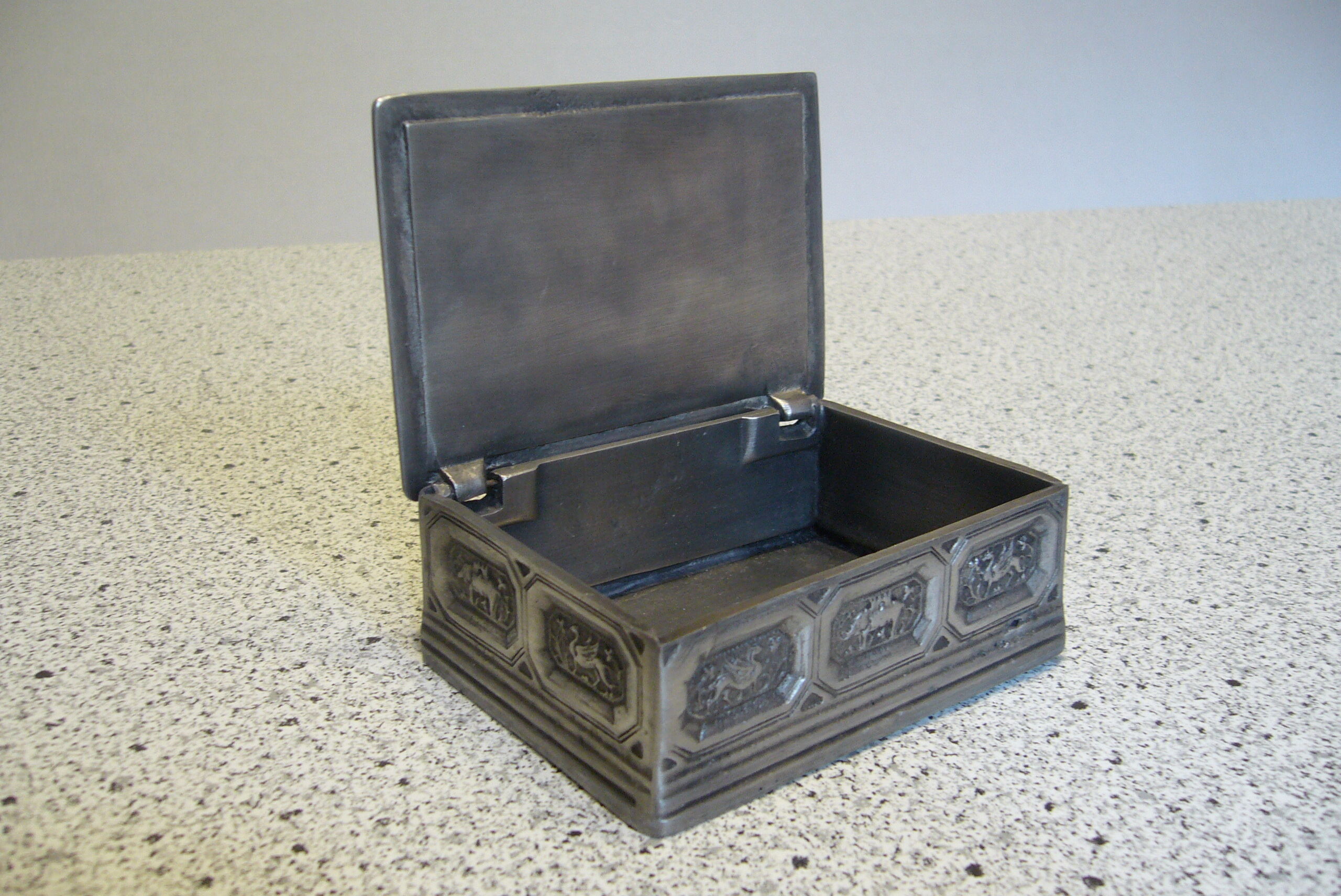 Box in pewter of Périgord