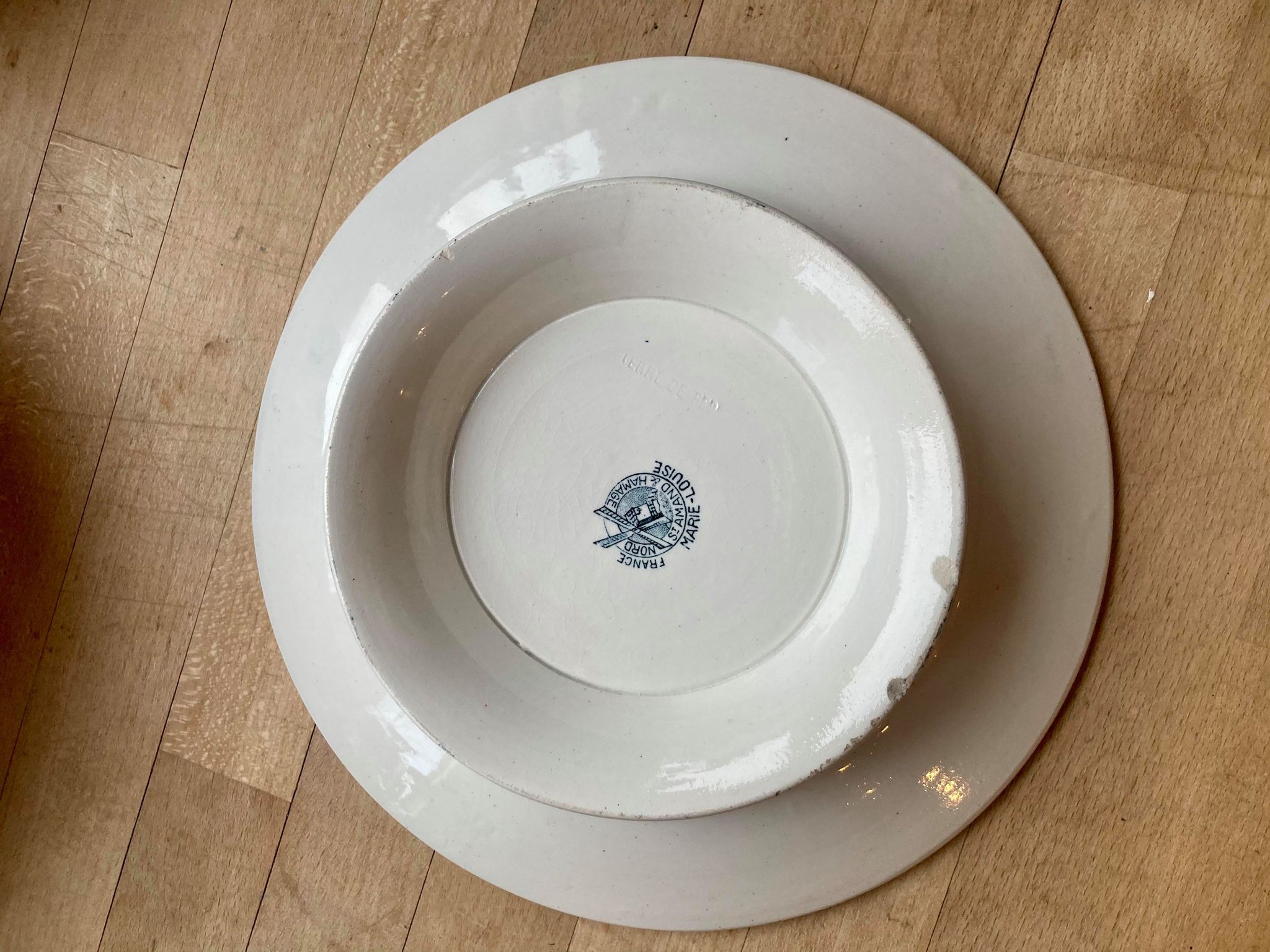 St. Amand Iron Earth pedestal dish - Marie-Louise model hamage