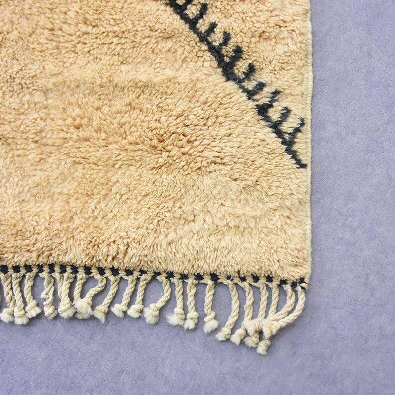 Traditional handmade Moroccan wool rug 250cmx150cm