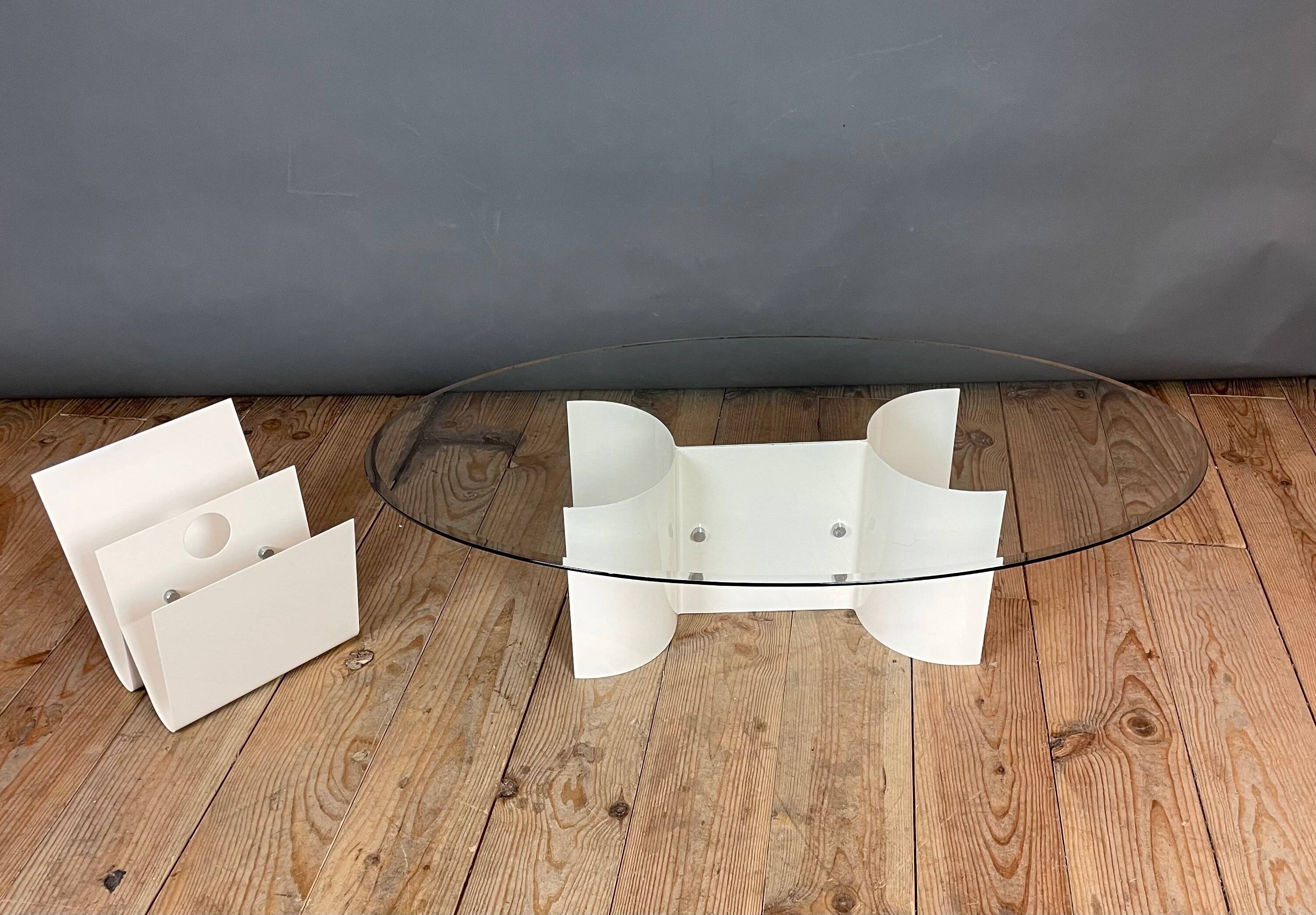White lacquered metal magazine rack from the 1970s