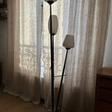 Tripod floor lamp